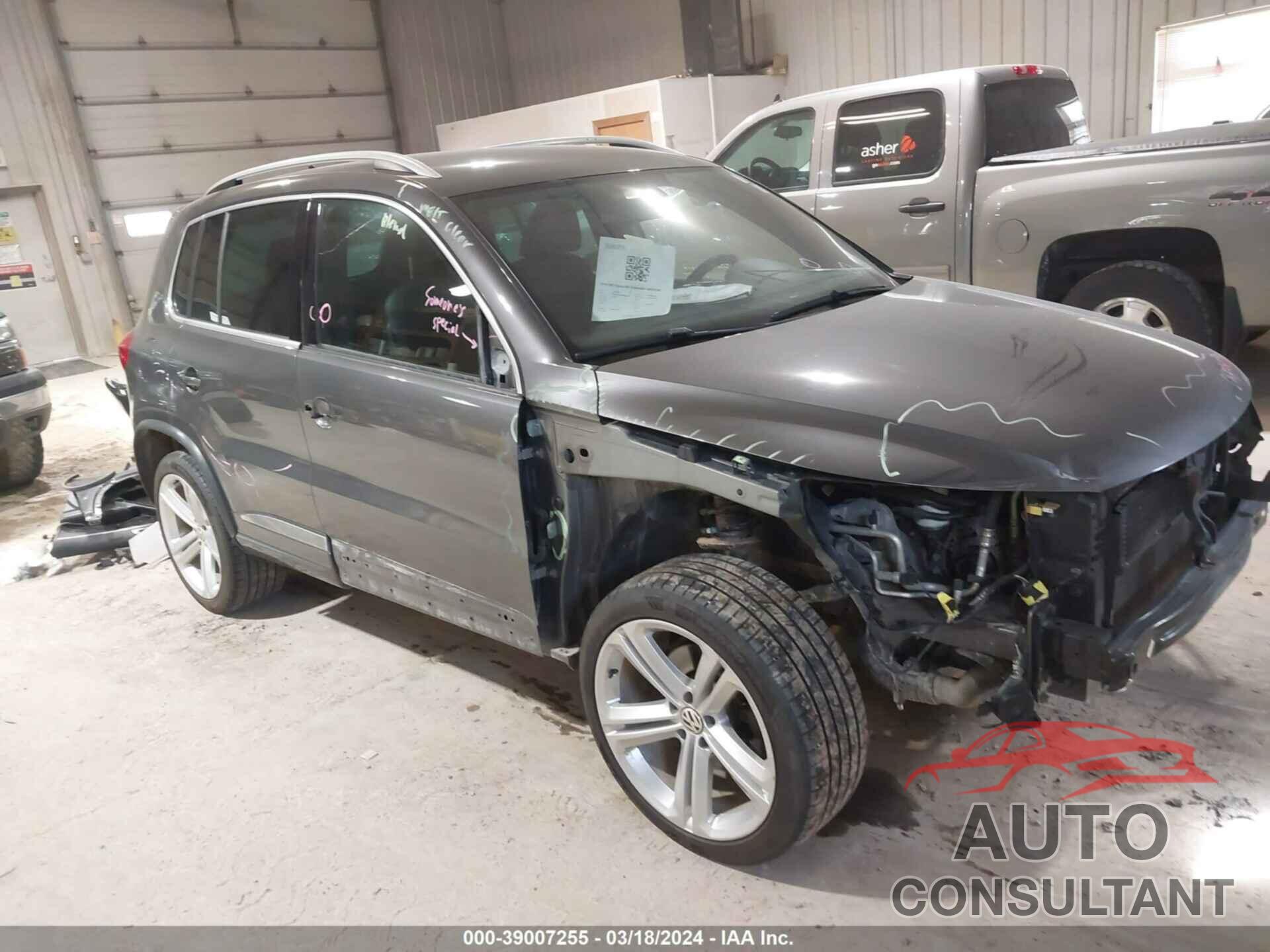 VOLKSWAGEN TIGUAN 2016 - WVGBV7AX6GW052539