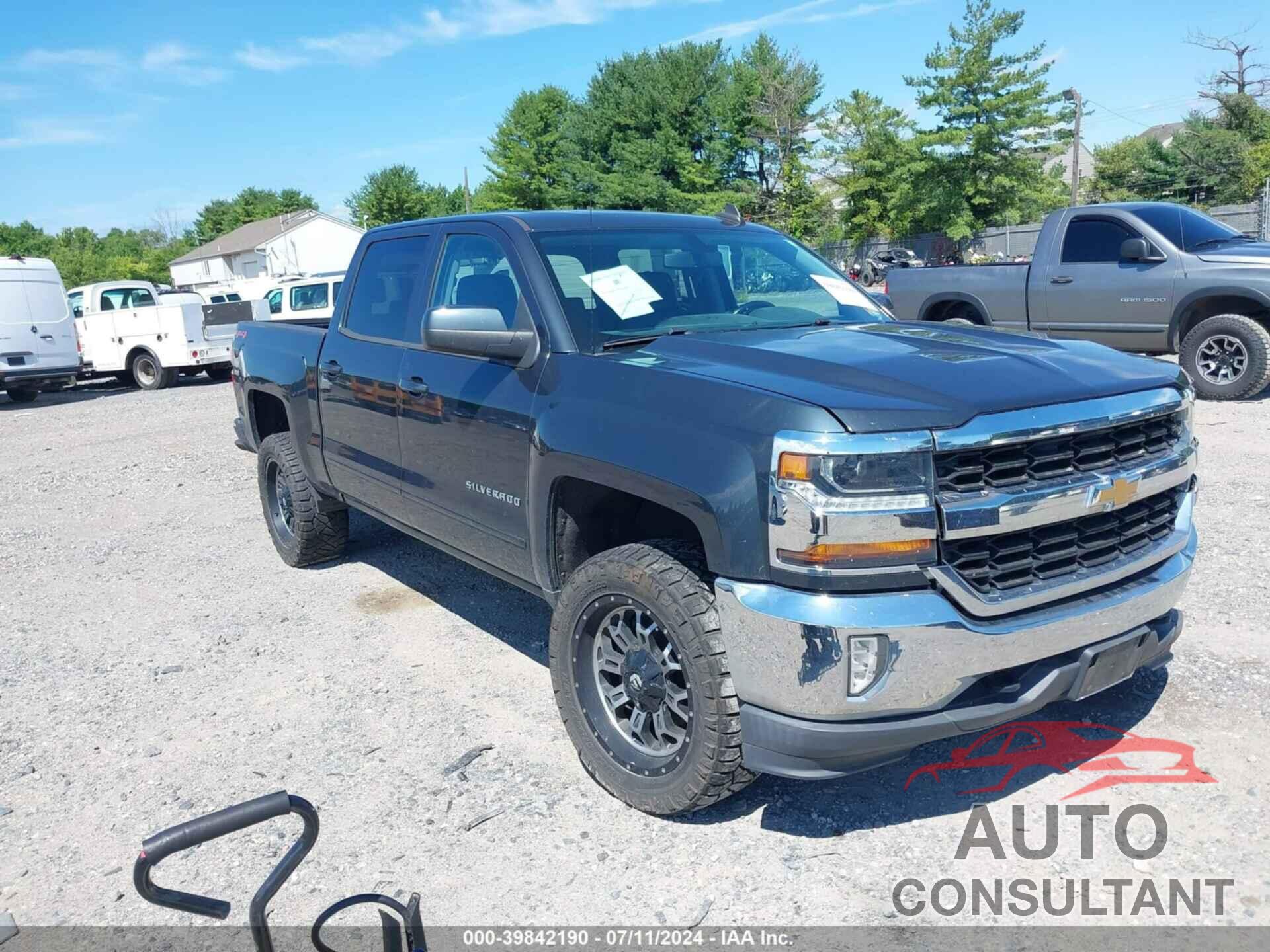 CHEVROLET SILVERADO 1500 2018 - 3GCUKREC8JG143519
