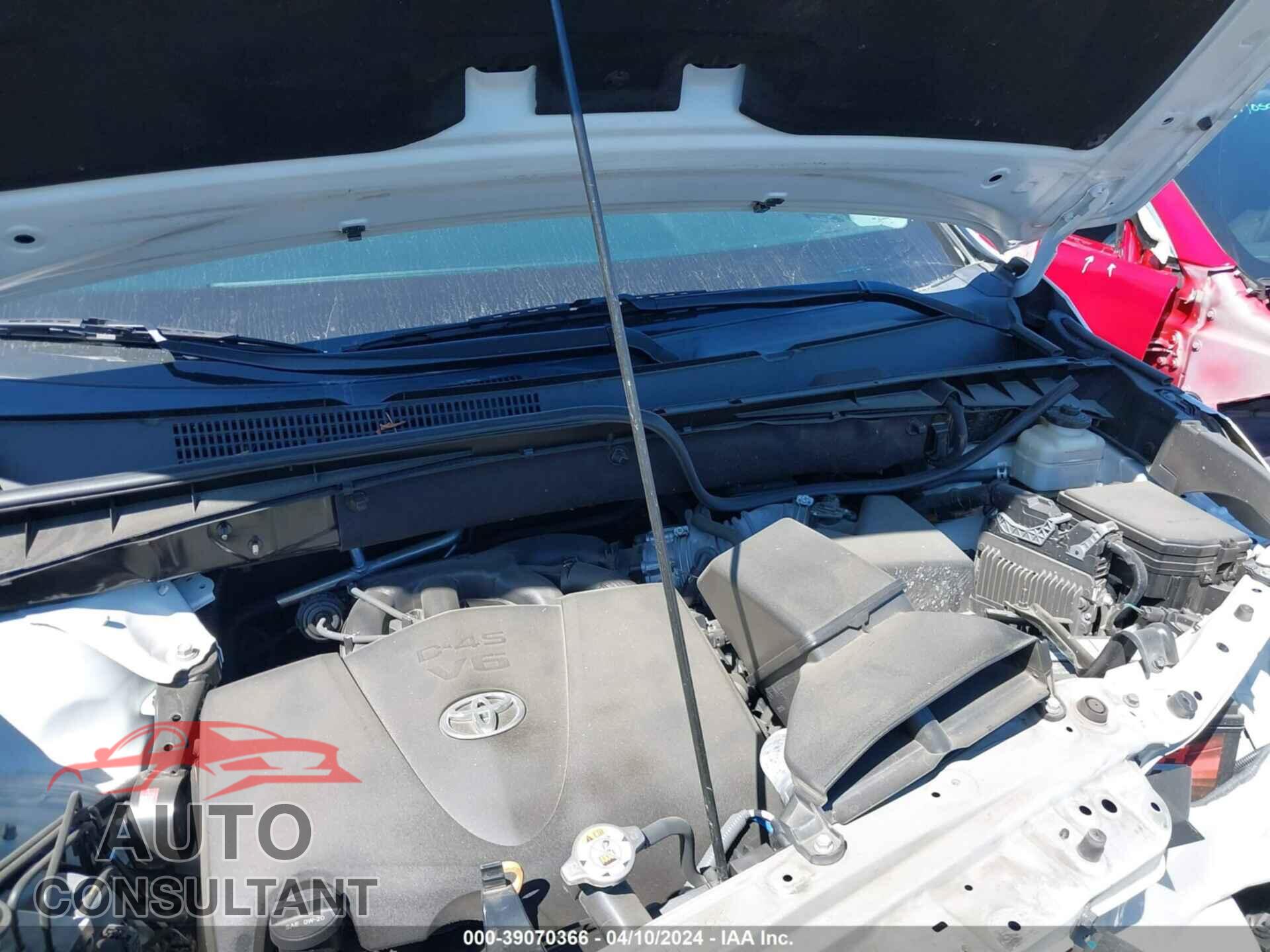 TOYOTA HIGHLANDER 2018 - 5TDBZRFH5JS862189