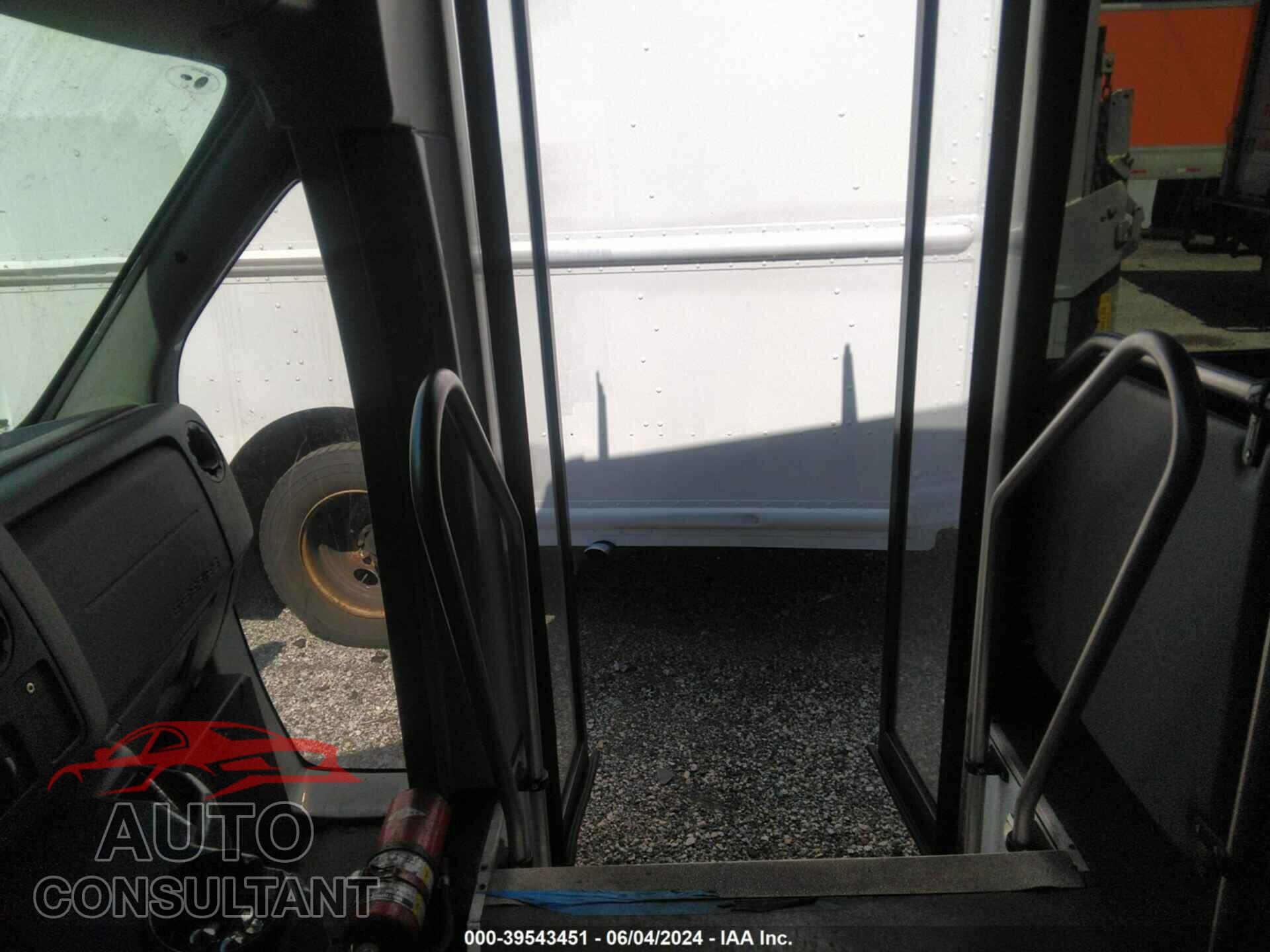 FORD E-450 CUTAWAY 2017 - 1FDFE4FS8HDC27593
