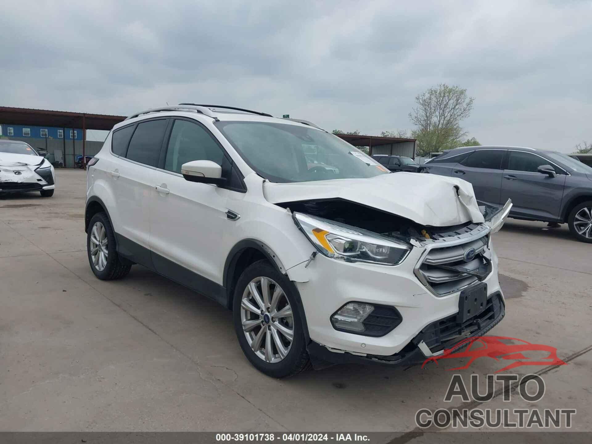 FORD ESCAPE 2017 - 1FMCU9J98HUD53640