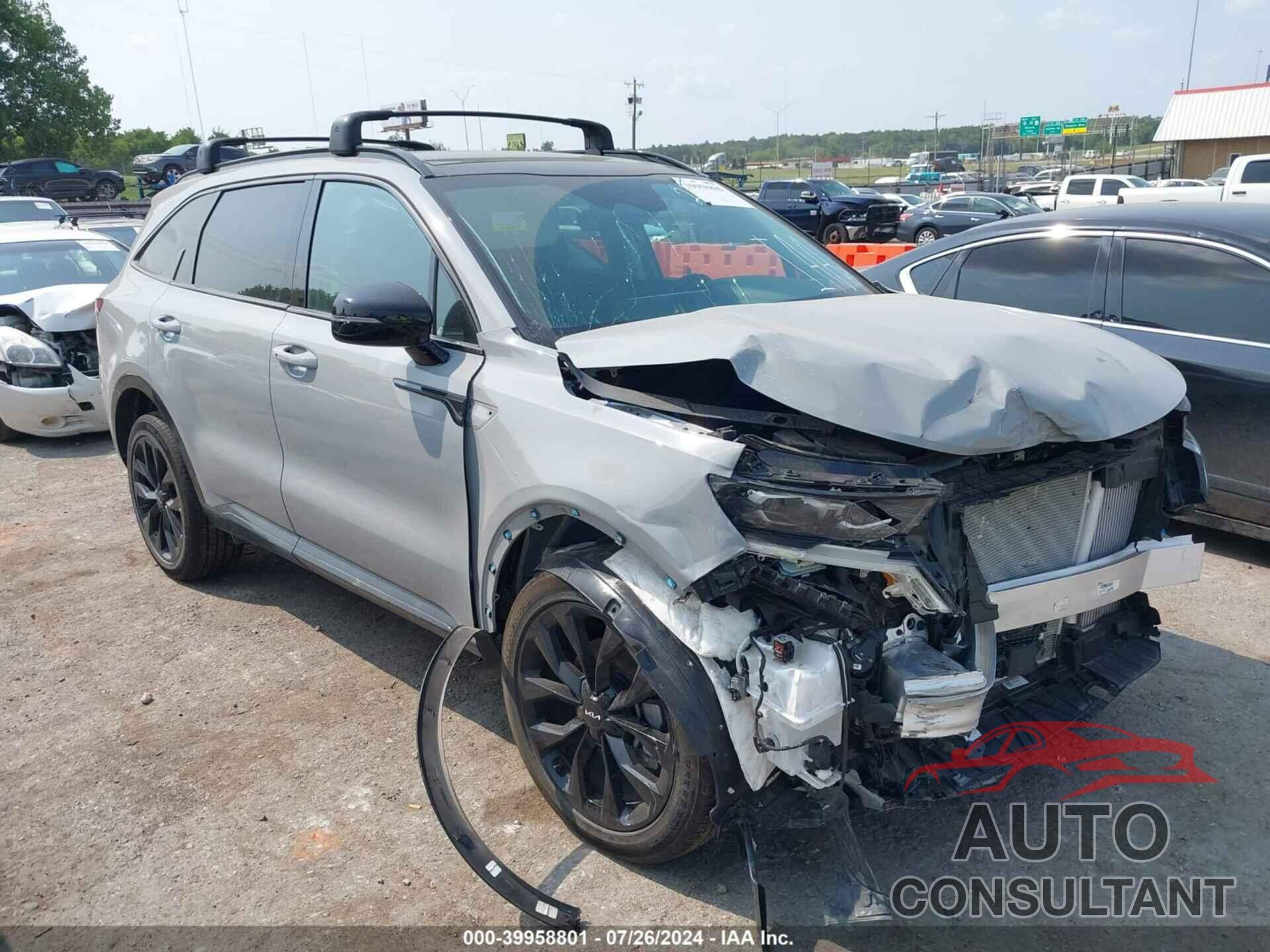 KIA SORENTO 2023 - 5XYRKDLF9PG239205