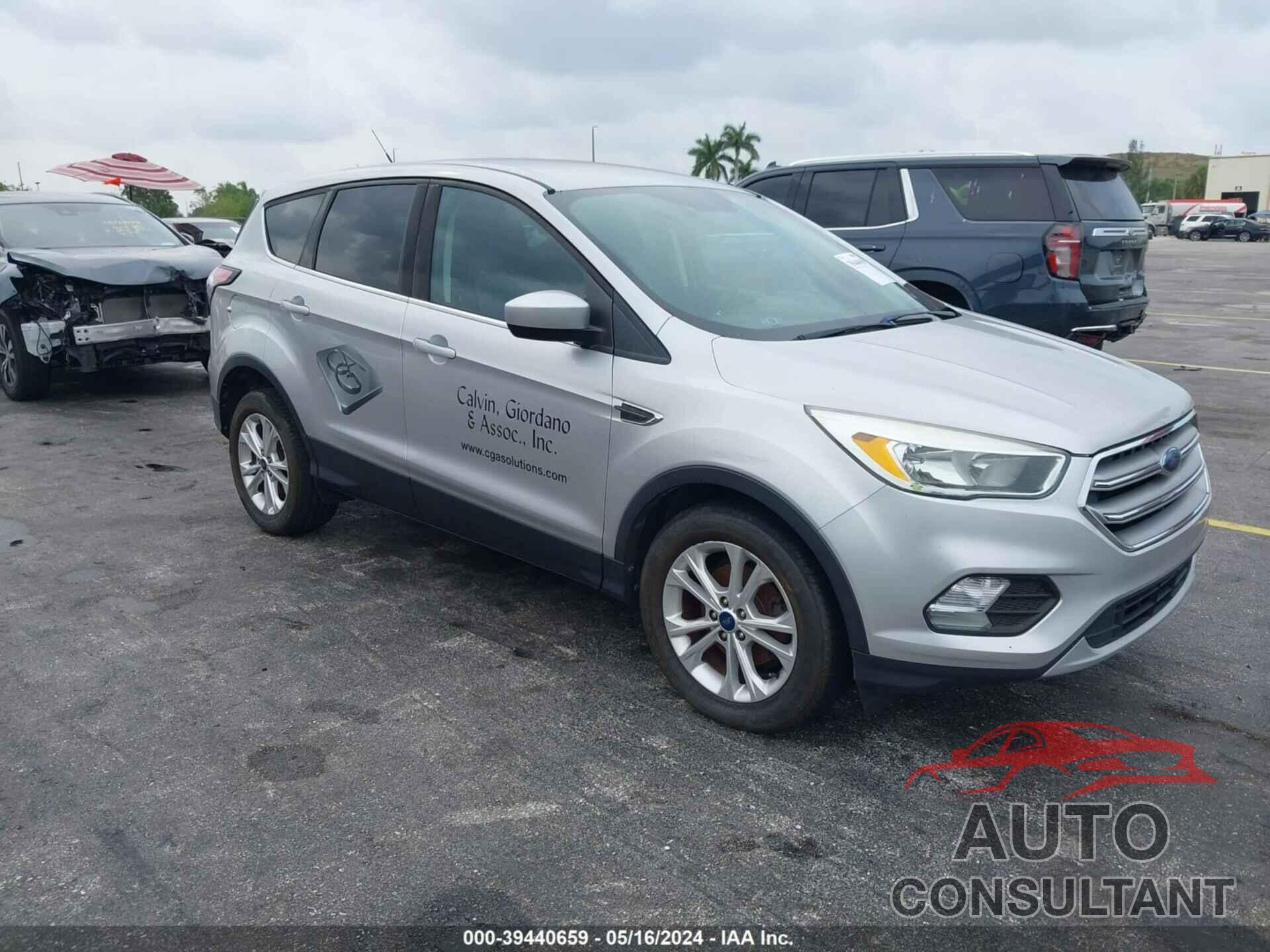 FORD ESCAPE 2017 - 1FMCU0GD3HUD49048