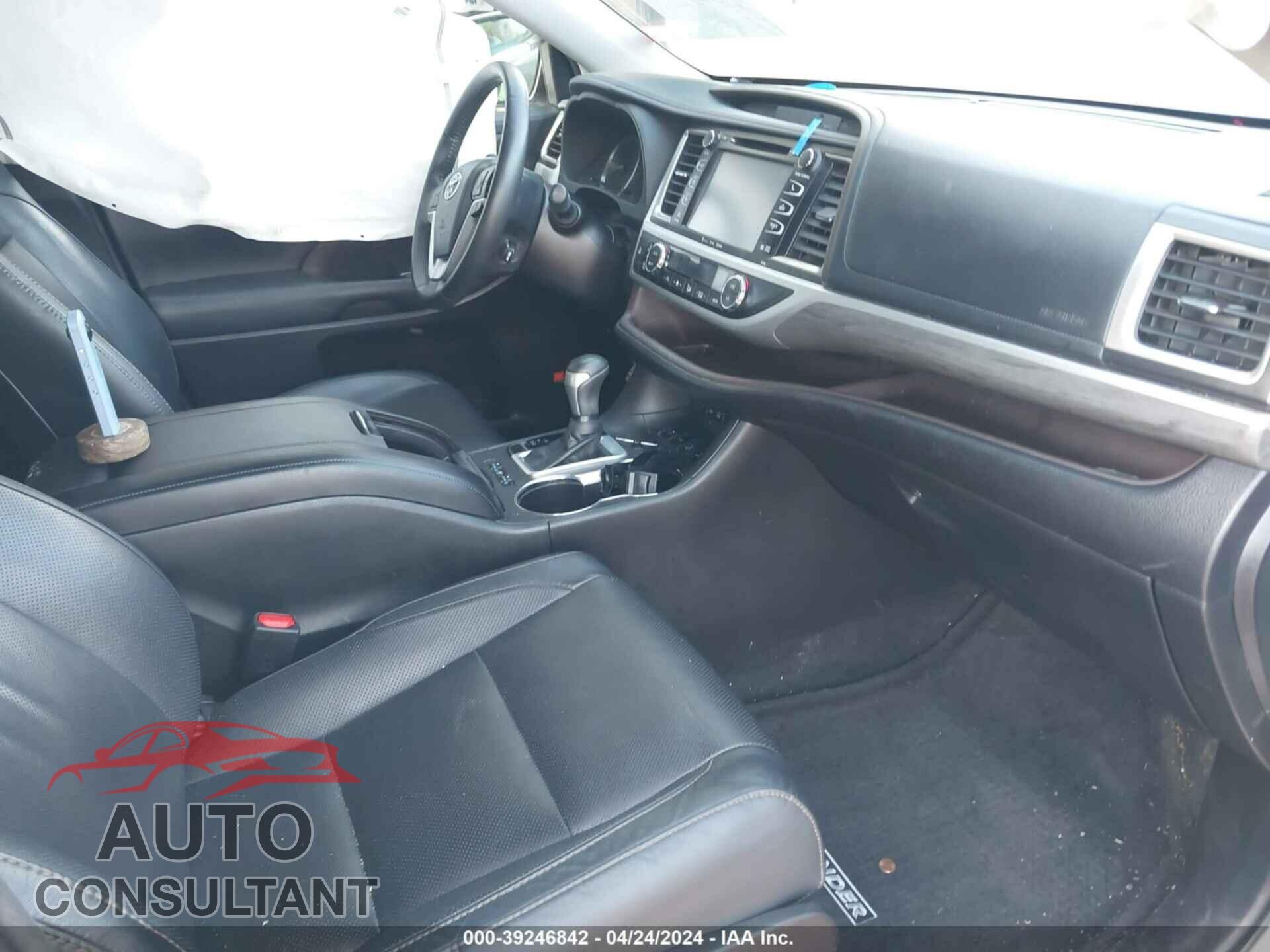 TOYOTA HIGHLANDER 2018 - 5TDDZRFH6JS863652
