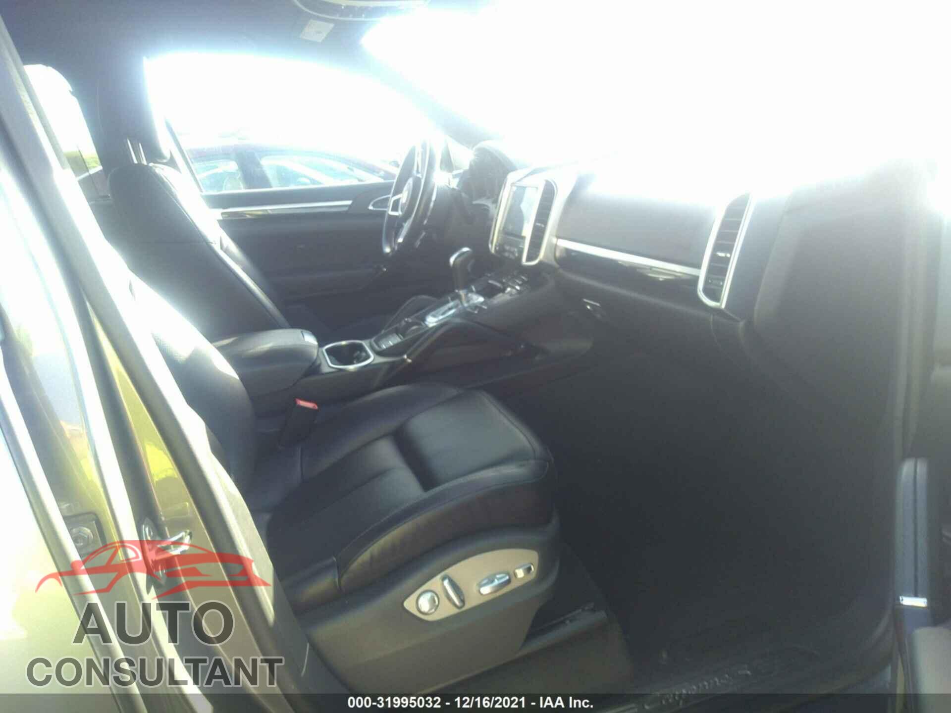 PORSCHE CAYENNE 2017 - WP1AB2A29HLA52794