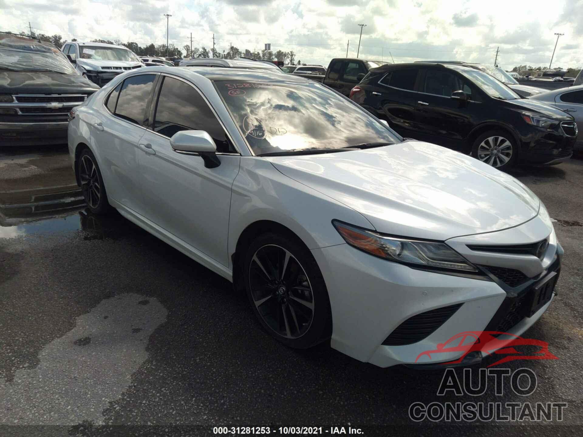 TOYOTA CAMRY 2018 - 4T1B61HK4JU107576