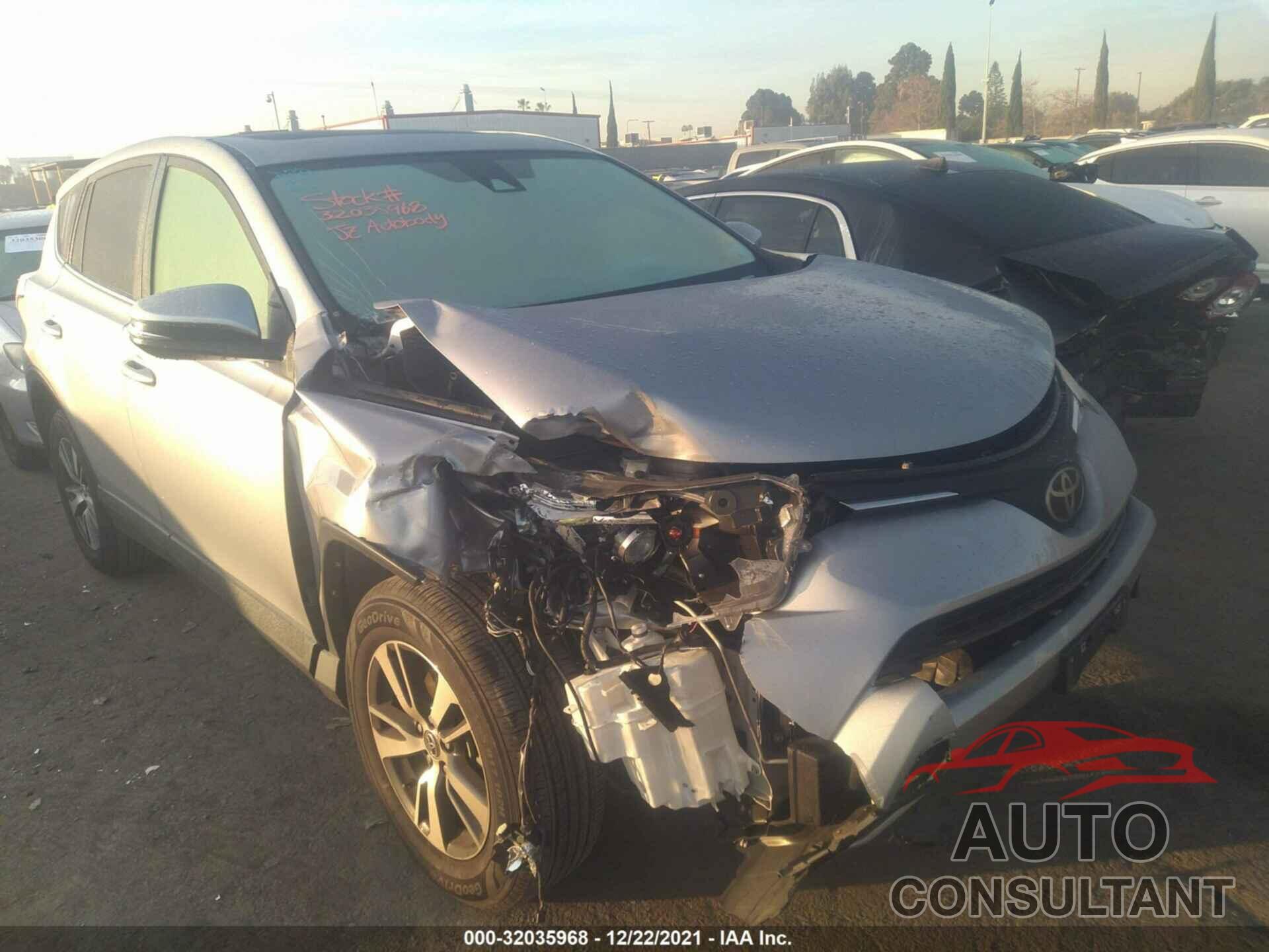 TOYOTA RAV4 2018 - JTMWFREV2JD114206