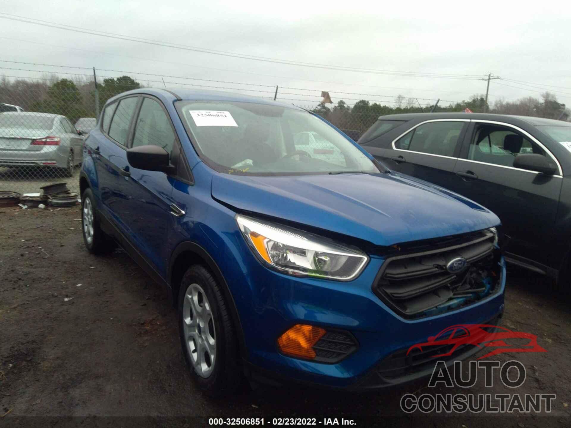 FORD ESCAPE 2017 - 1FMCU0F74HUC18318