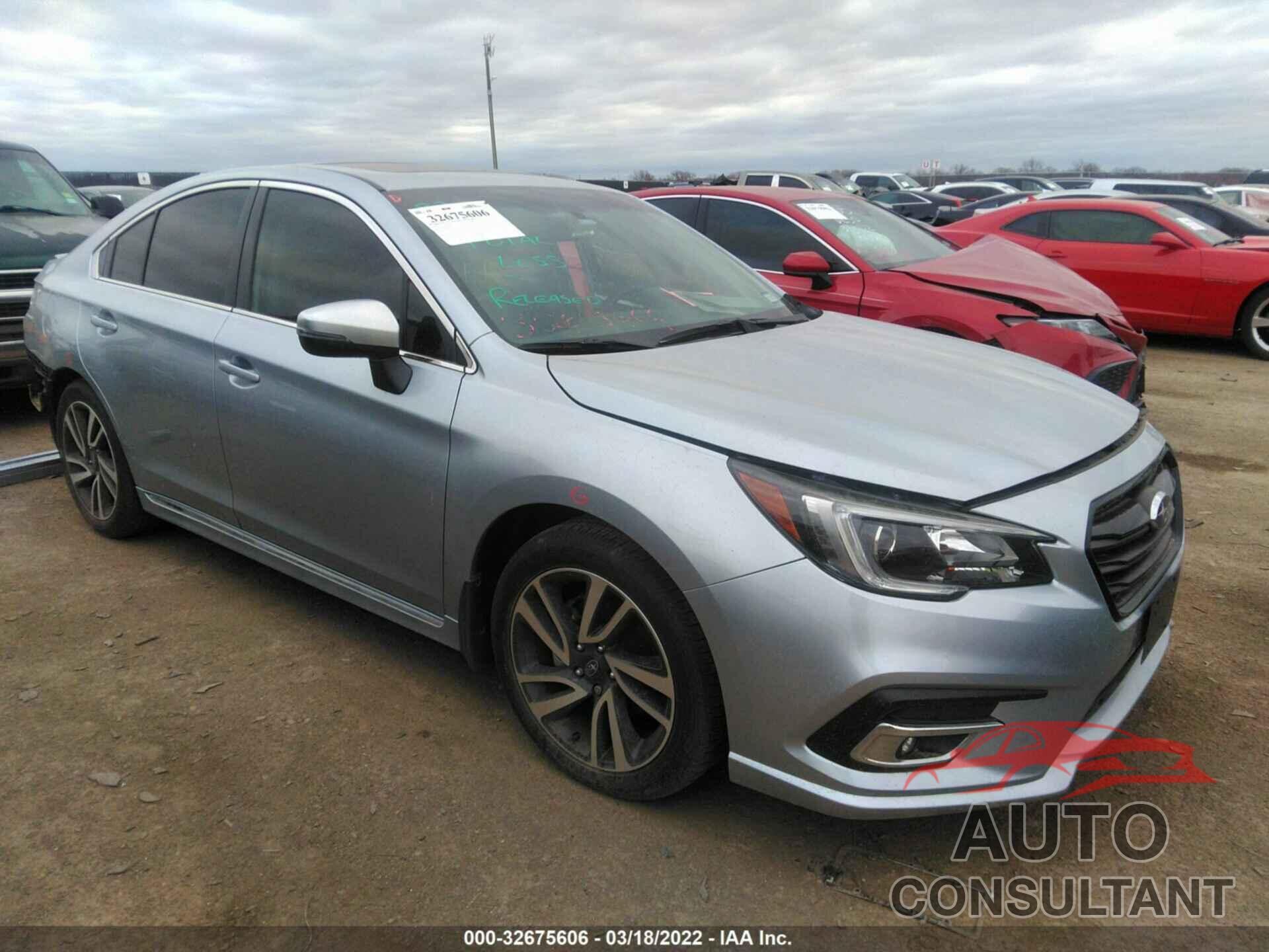 SUBARU LEGACY 2018 - 4S3BNAR61J3043530