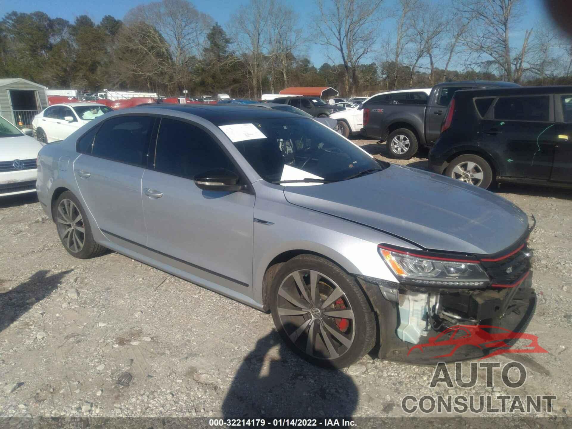 VOLKSWAGEN PASSAT 2018 - 1VWJM7A31JC035976