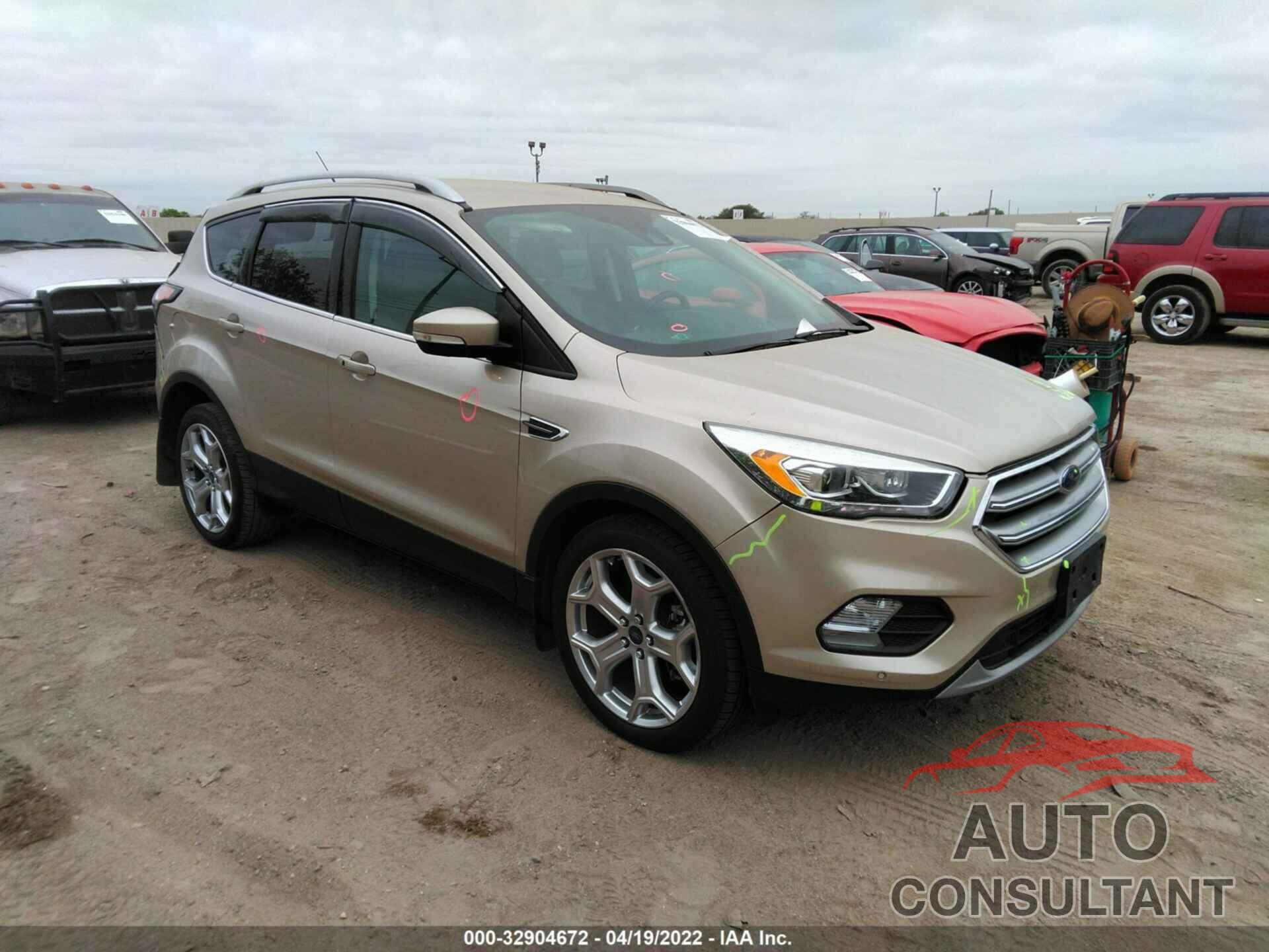 FORD ESCAPE 2017 - 1FMCU0J91HUD10334