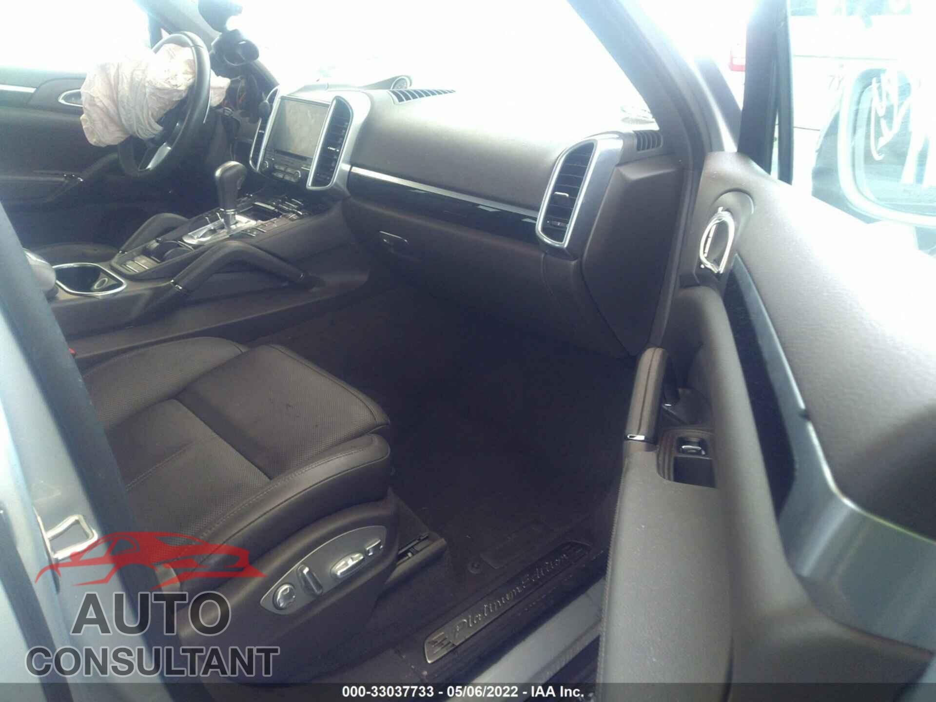 PORSCHE CAYENNE 2017 - WP1AA2A28HKA80384
