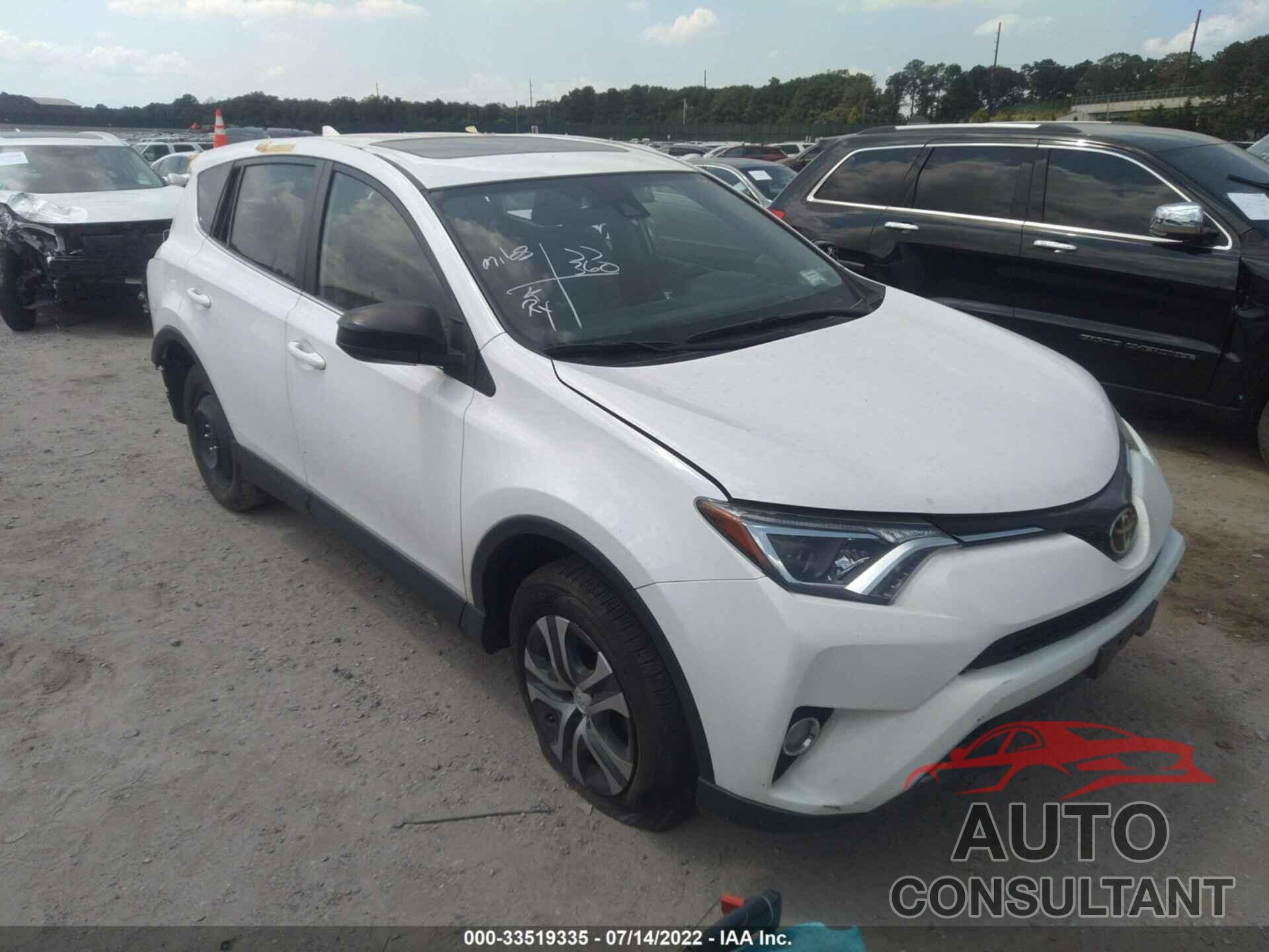 TOYOTA RAV4 2017 - JTMRFREV9HD211121