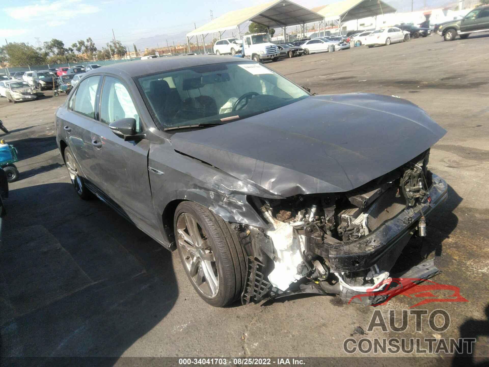 VOLKSWAGEN PASSAT 2018 - 1VWAA7A30JC000614