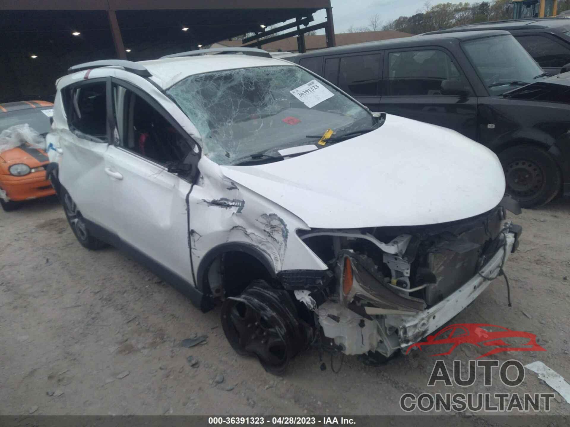 TOYOTA RAV4 2017 - JTMBFREV5HJ155892