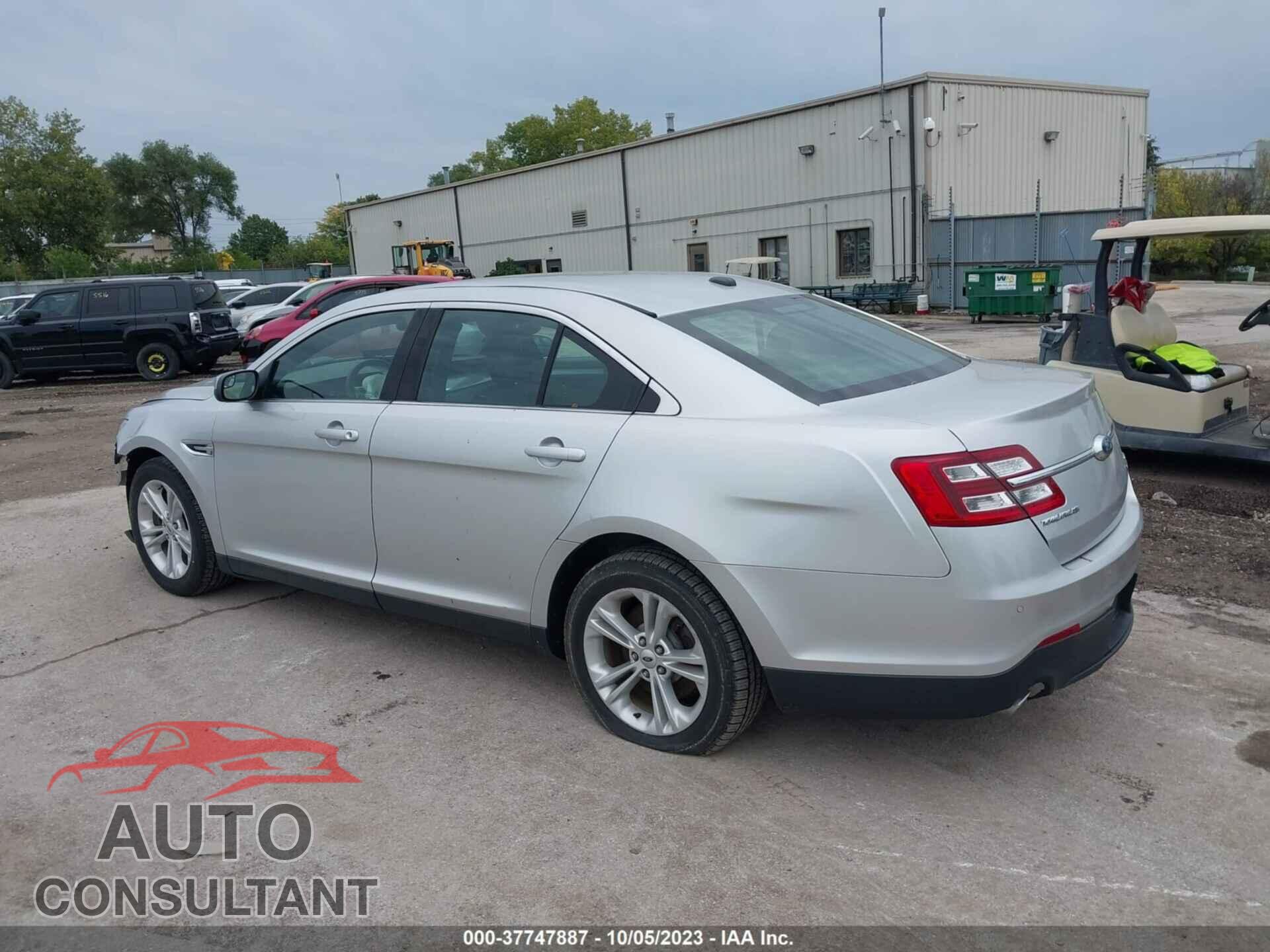 FORD TAURUS 2018 - 1FAHP2E83JG111956