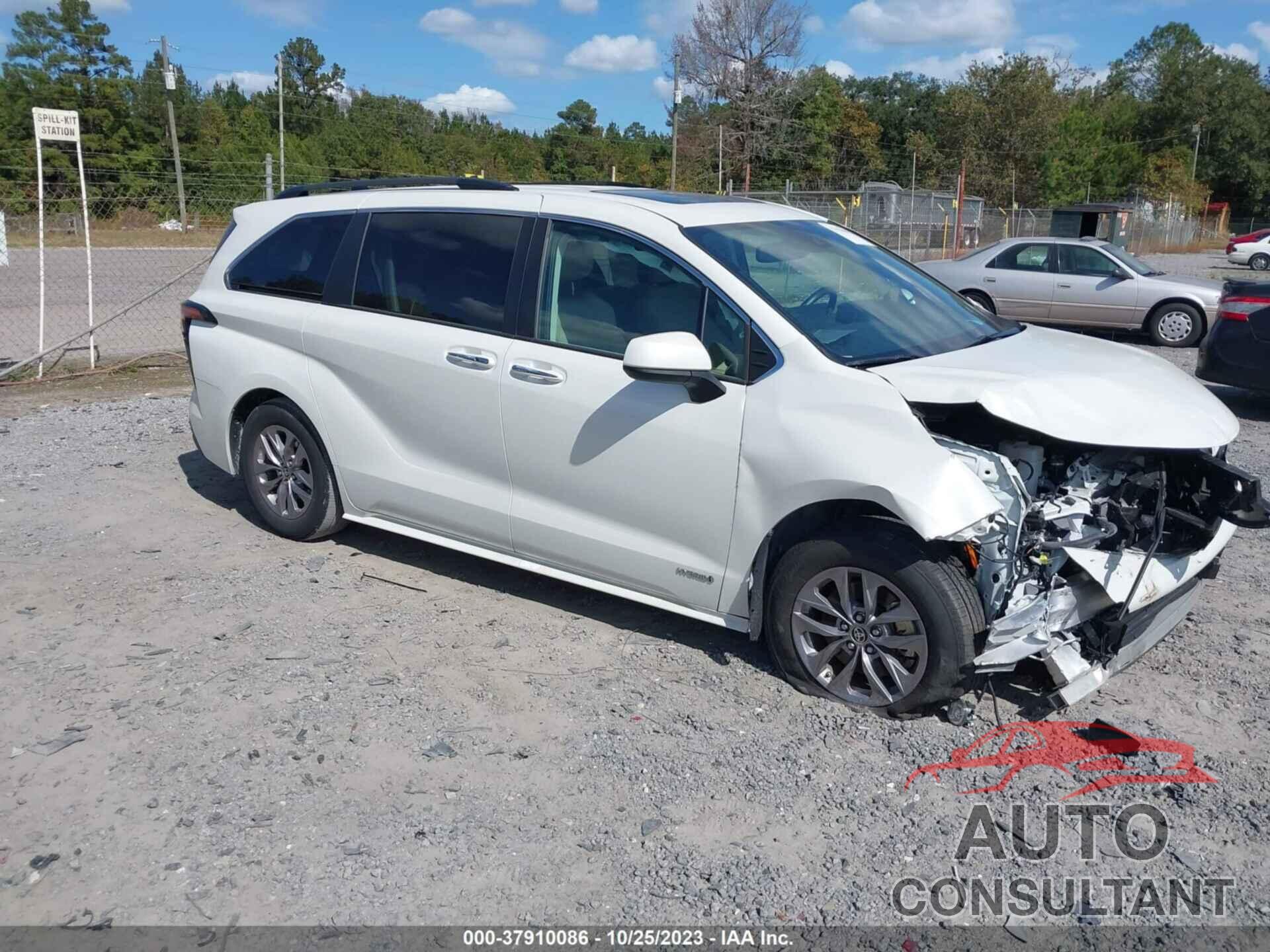 TOYOTA SIENNA 2021 - 5TDJRKEC1MS042561