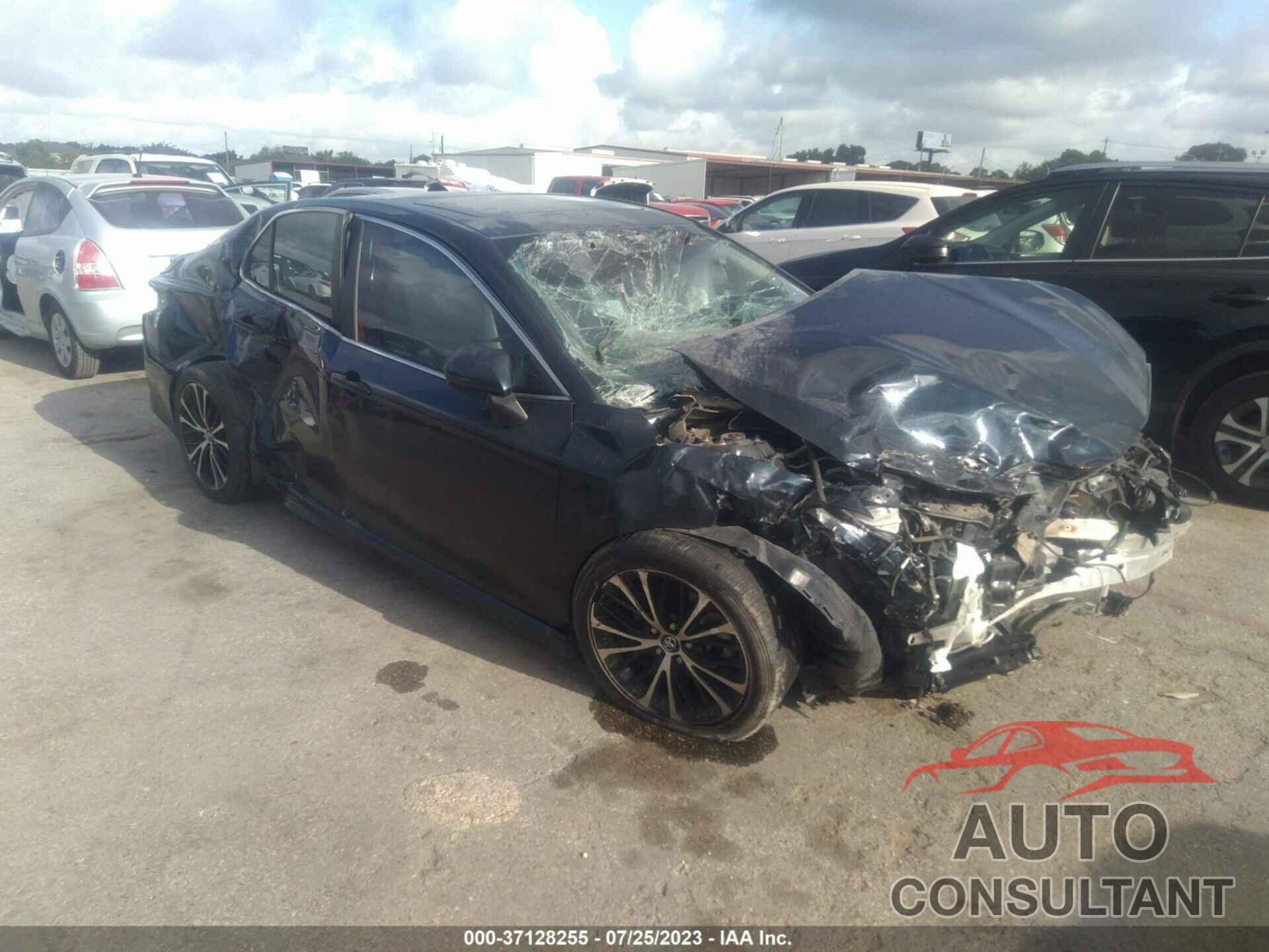 TOYOTA CAMRY 2018 - 4T1B11HK1JU646705