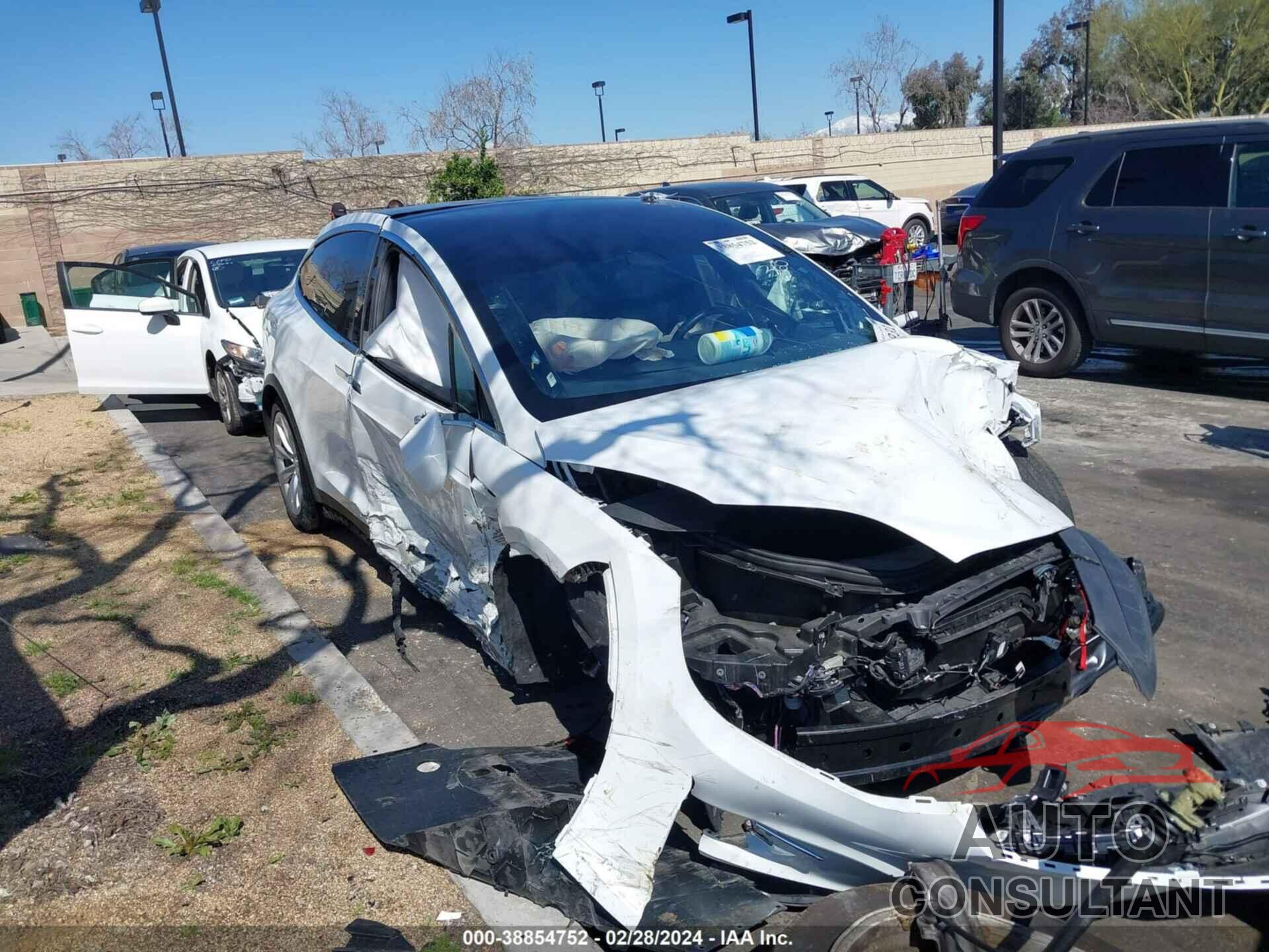 TESLA MODEL X 2018 - 5YJXCAE27JF102839