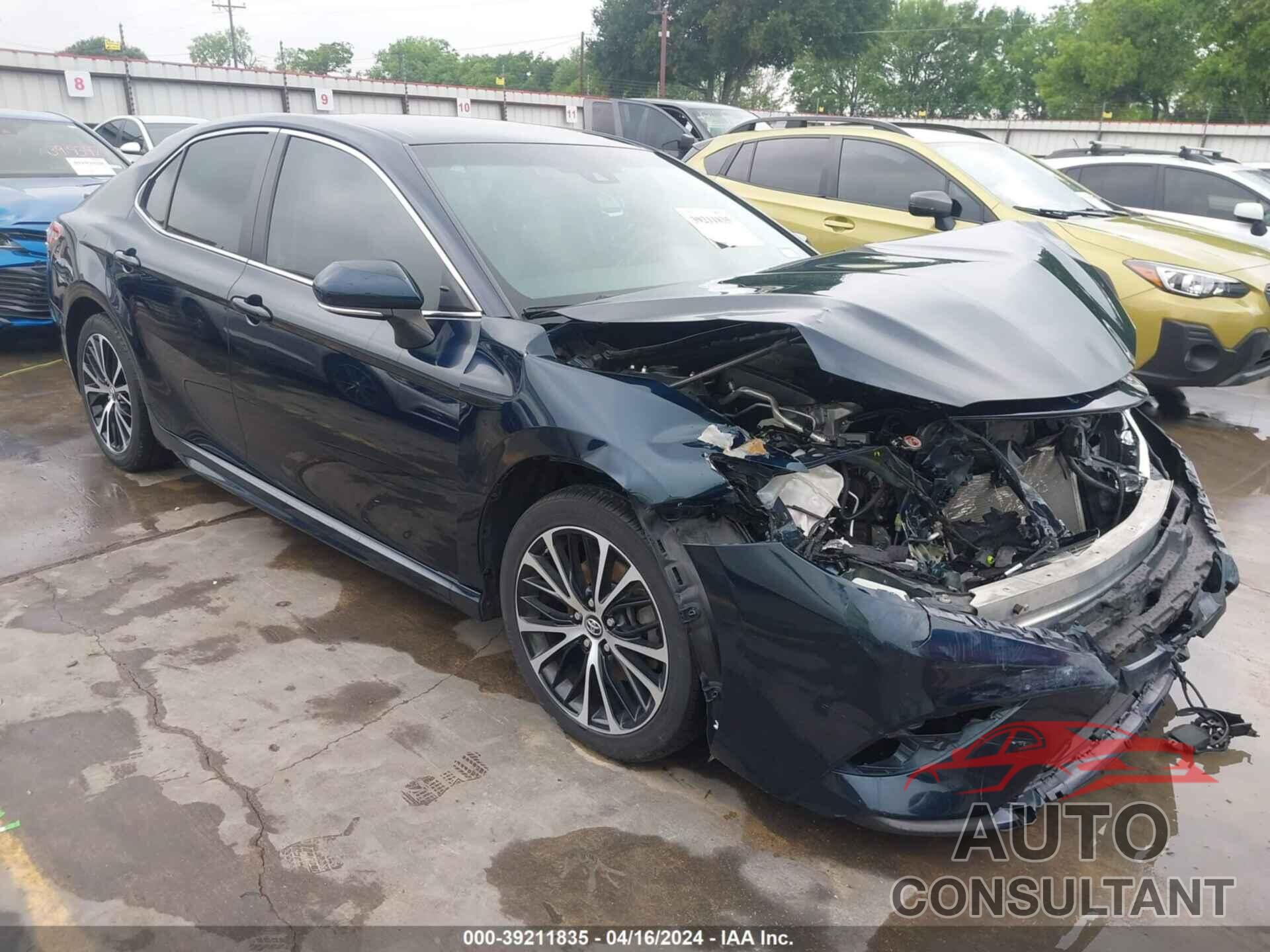 TOYOTA CAMRY 2018 - 4T1B11HK3JU591853