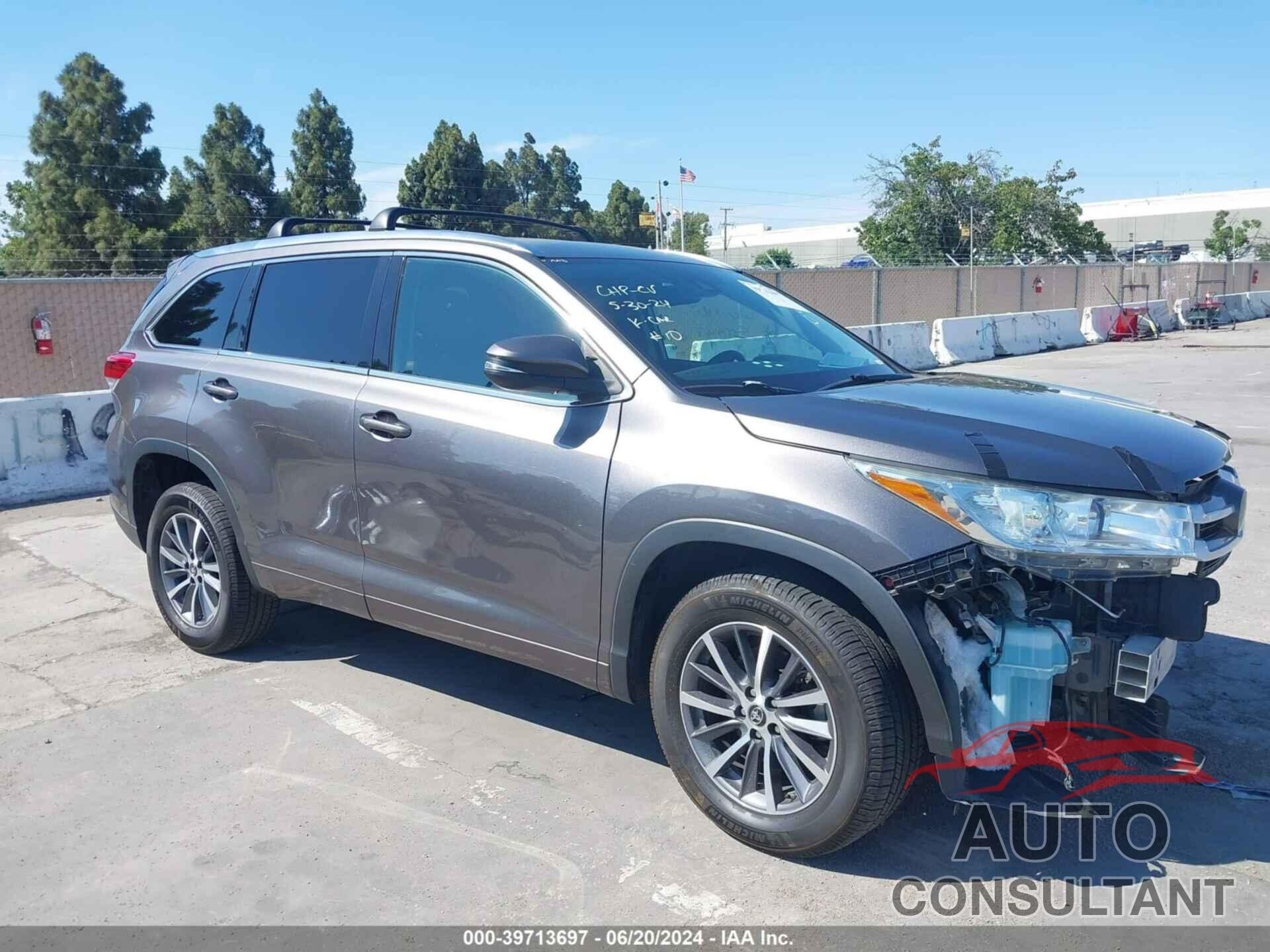 TOYOTA HIGHLANDER 2018 - 5TDKZRFH1JS550306