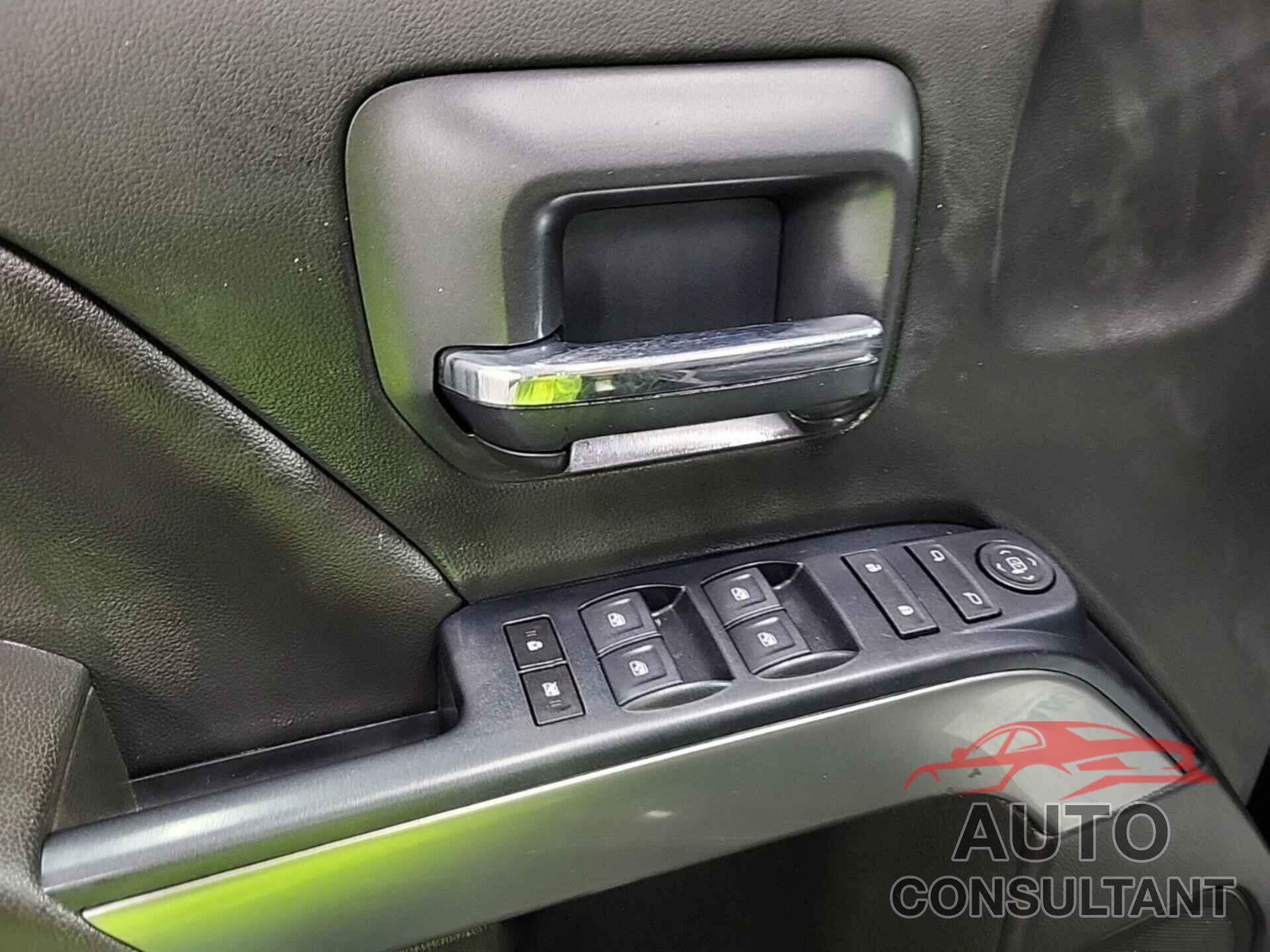 CHEVROLET SILVERADO 1500 2018 - 1GCVKREC2JZ224312
