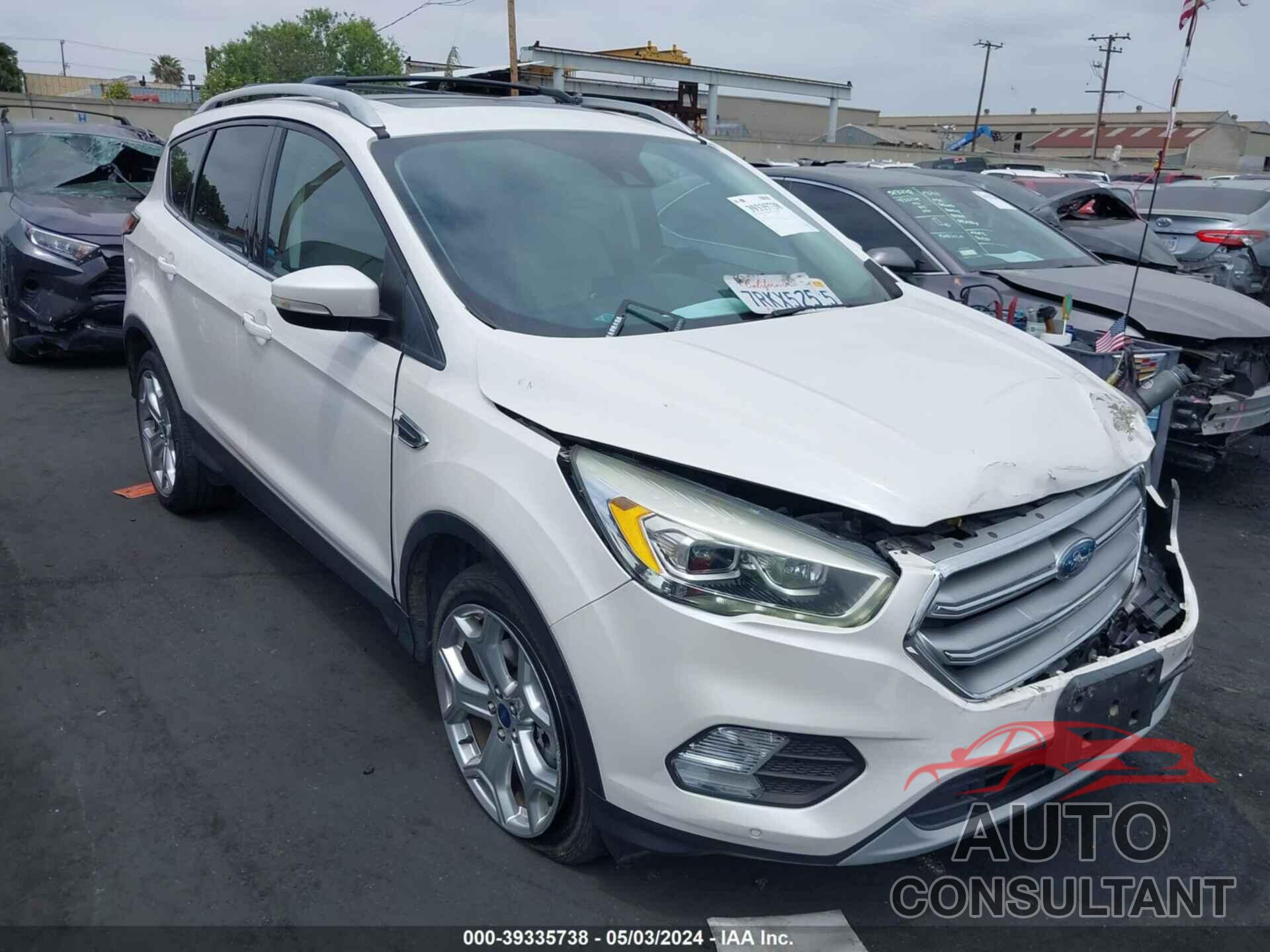 FORD ESCAPE 2017 - 1FMCU9J97HUC11585