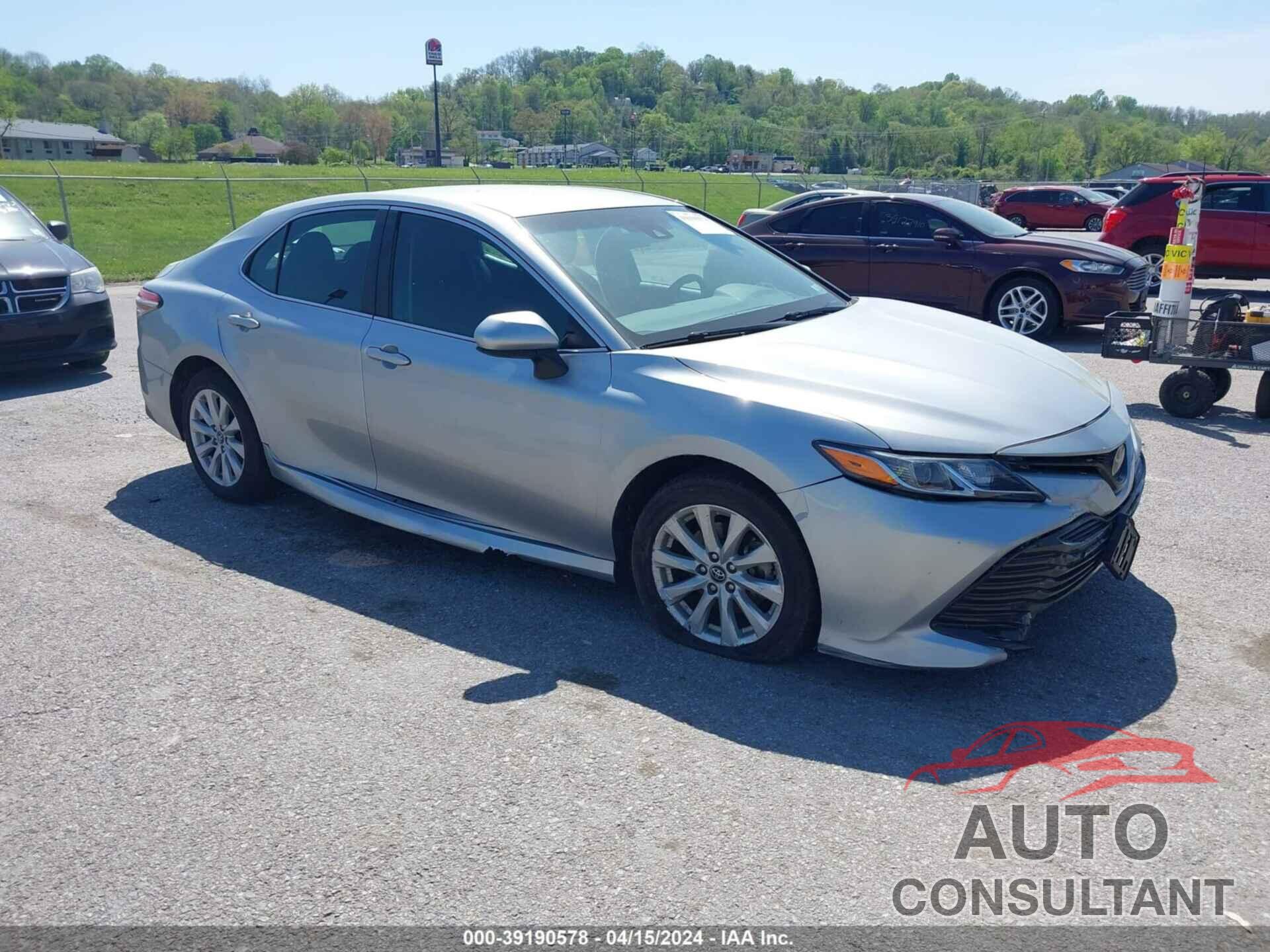 TOYOTA CAMRY 2018 - 4T1B11HK8JU628055