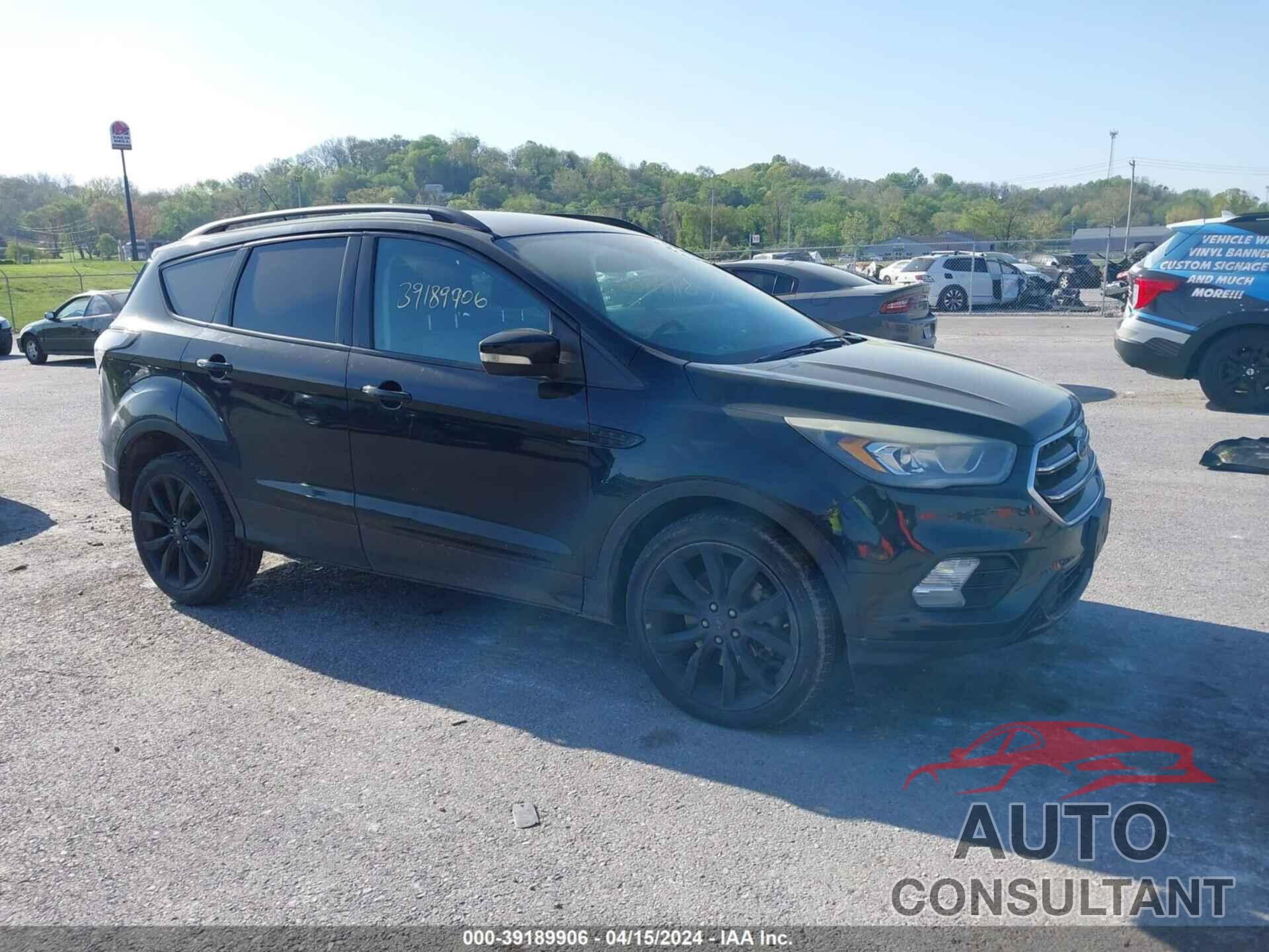 FORD ESCAPE 2017 - 1FMCU0J98HUD58669