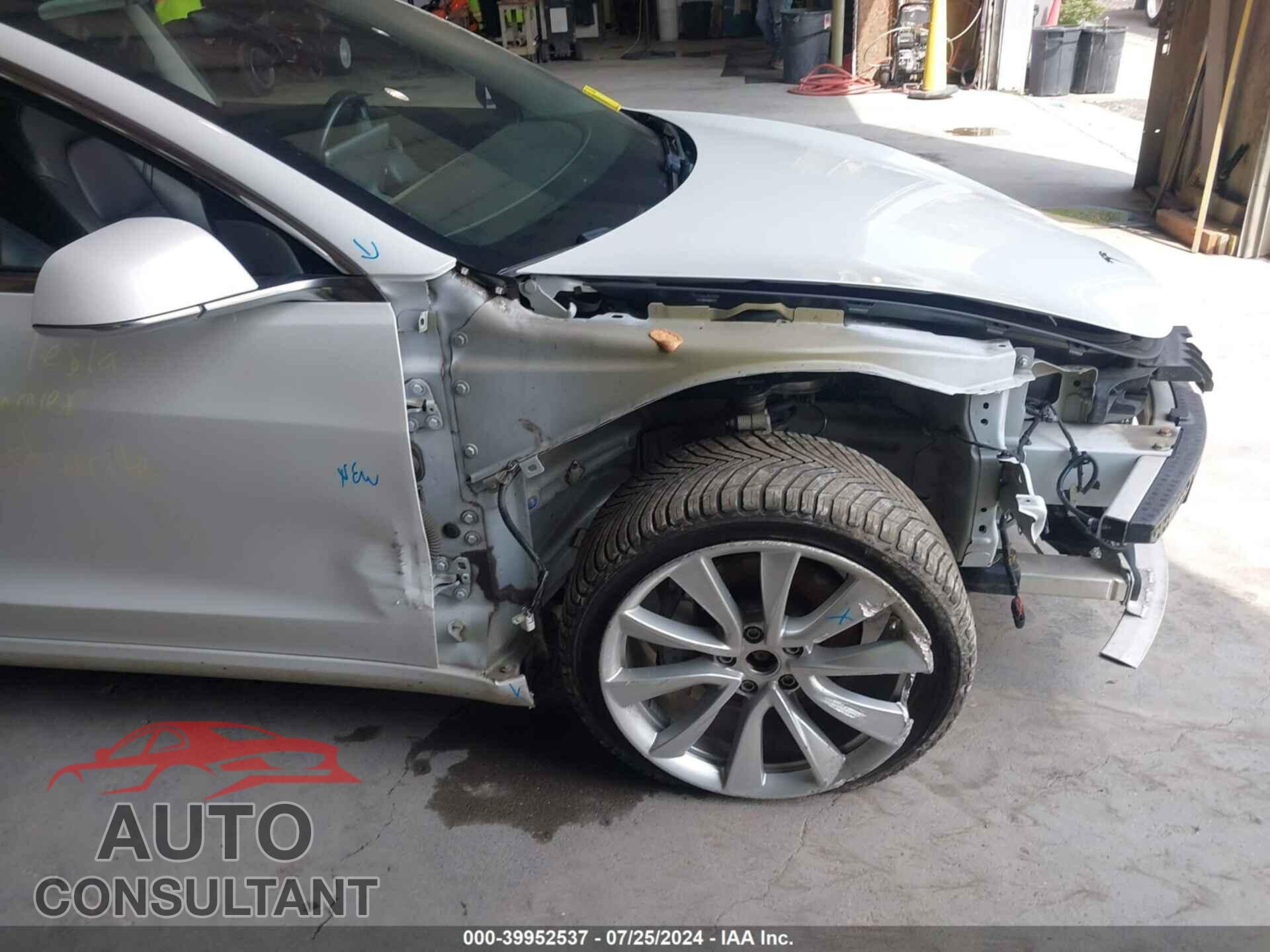 TESLA MODEL 3 2019 - 5YJ3E1EB9KF390177