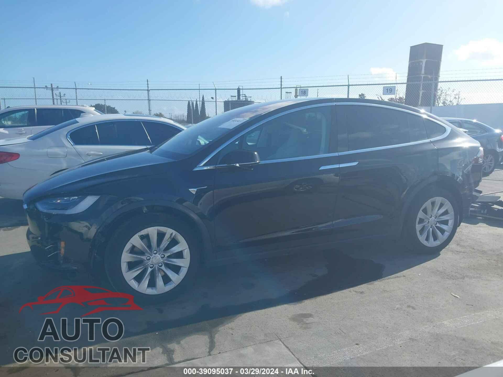 TESLA MODEL X 2018 - 5YJXCBE29JF103173