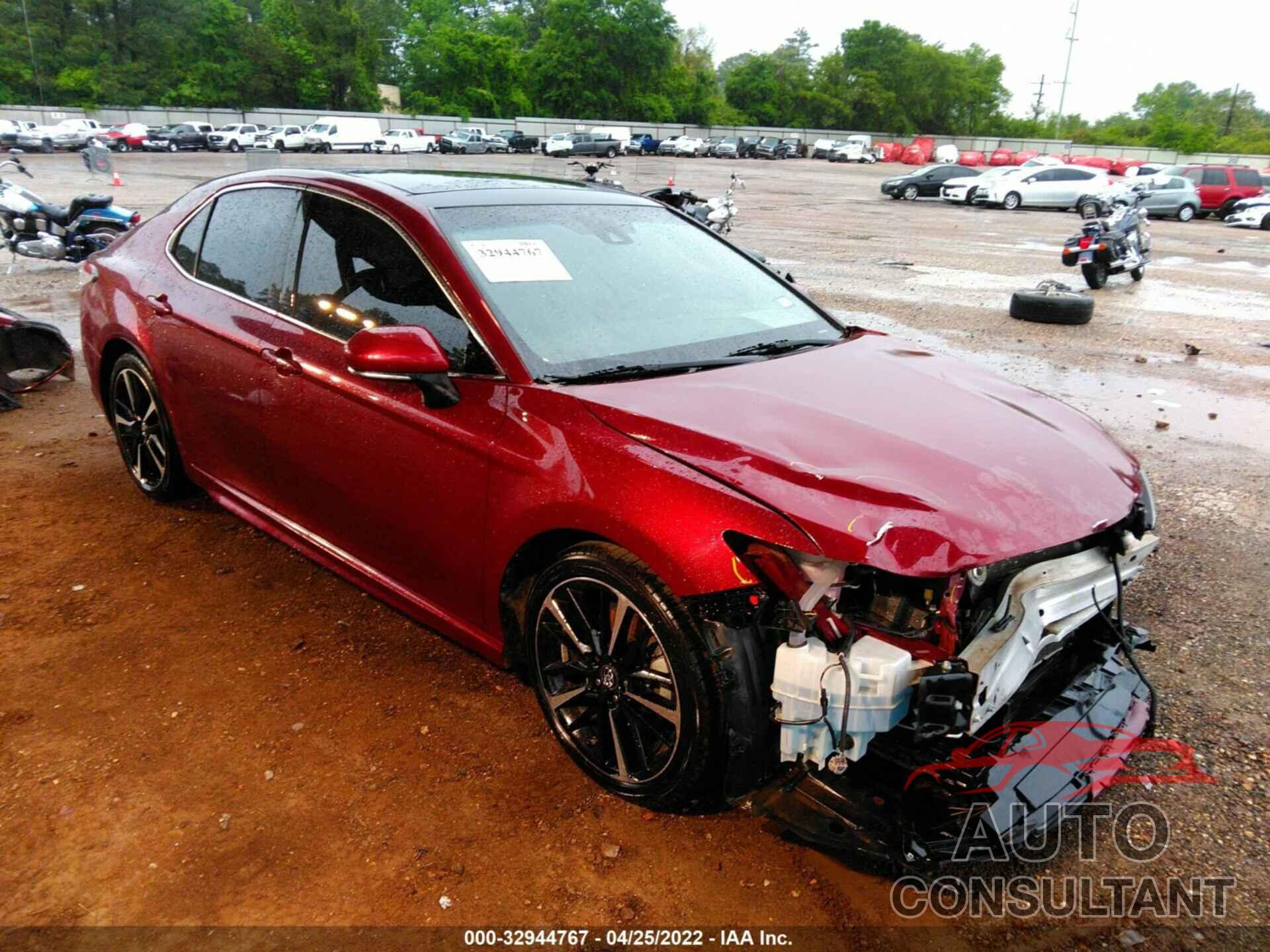 TOYOTA CAMRY 2018 - 4T1B61HK3JU520914