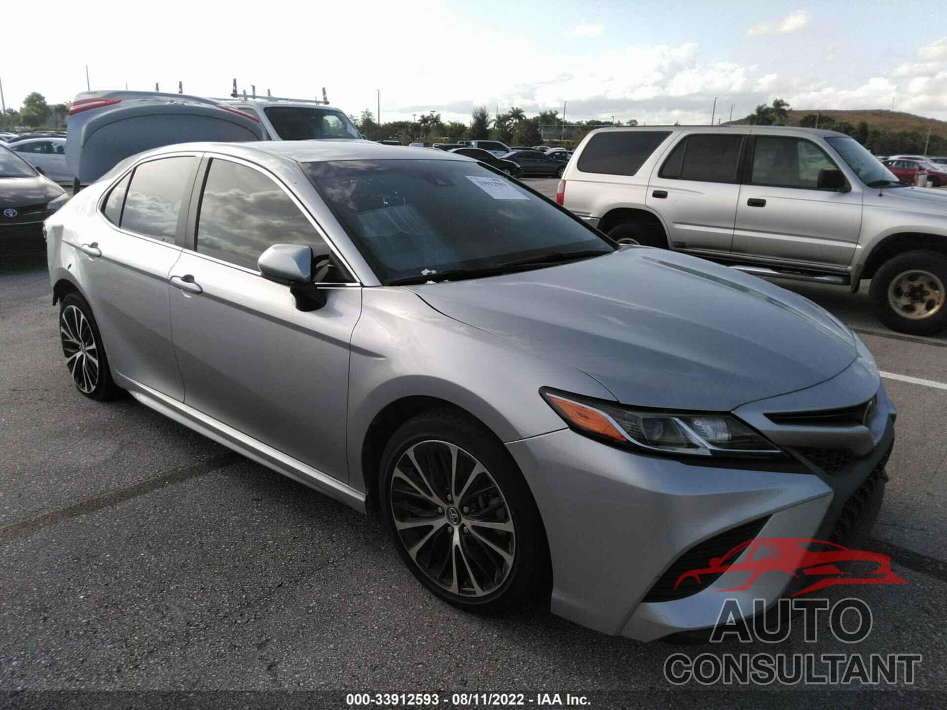 TOYOTA CAMRY 2018 - 4T1B11HK2JU056352