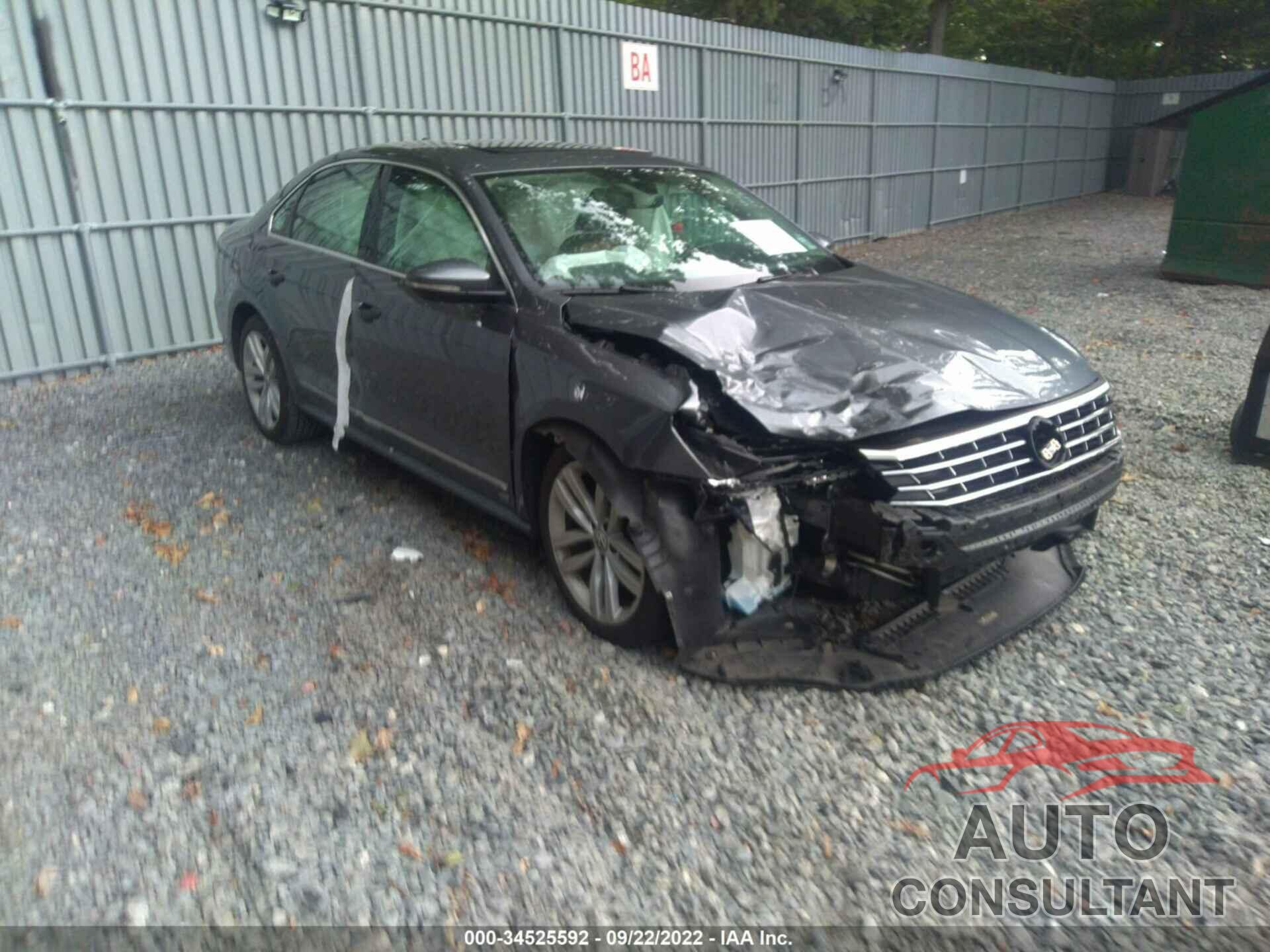 VOLKSWAGEN PASSAT 2018 - 1VWCA7A37JC049575