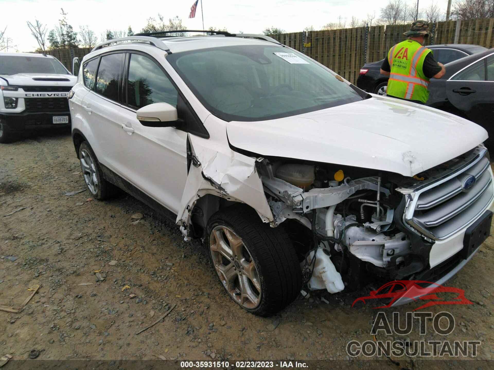FORD ESCAPE 2017 - 1FMCU9J90HUD73154