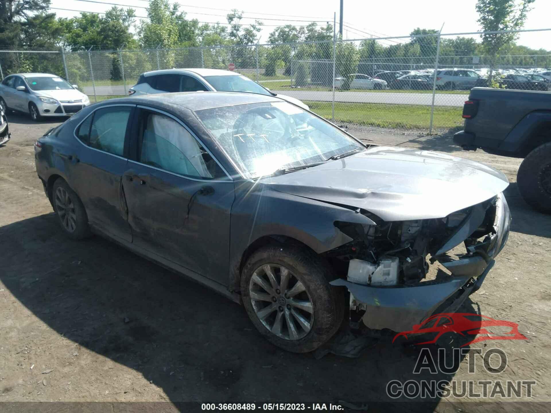 TOYOTA CAMRY 2018 - 4T1B11HK3JU021657