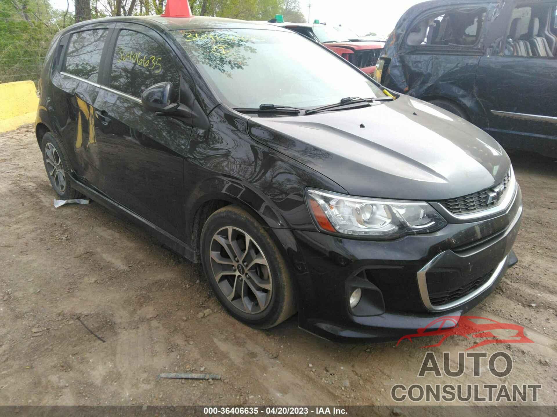 CHEVROLET SONIC 2018 - 1G1JD6SH4J4123205