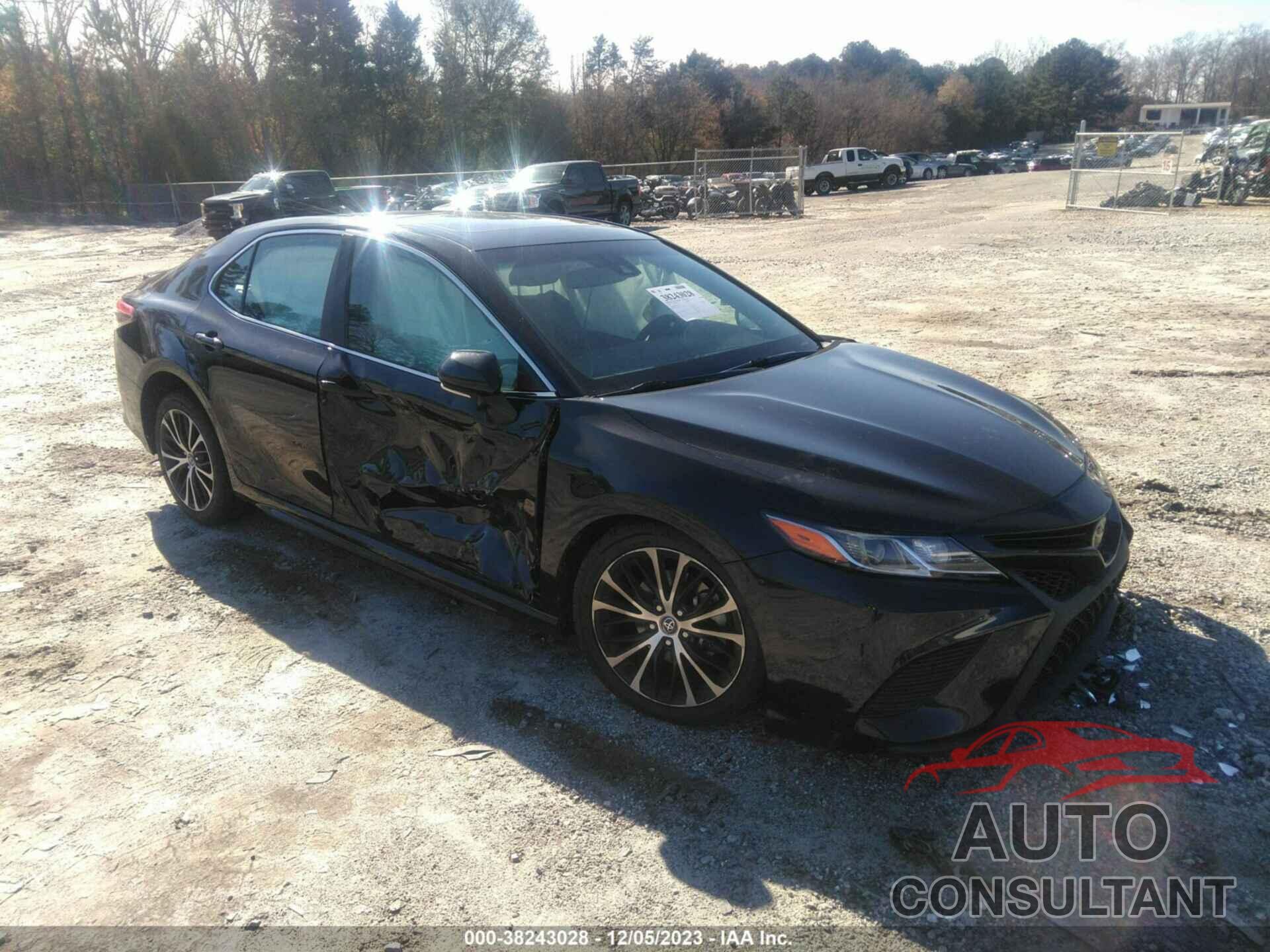 TOYOTA CAMRY 2018 - 4T1B11HK4JU143217