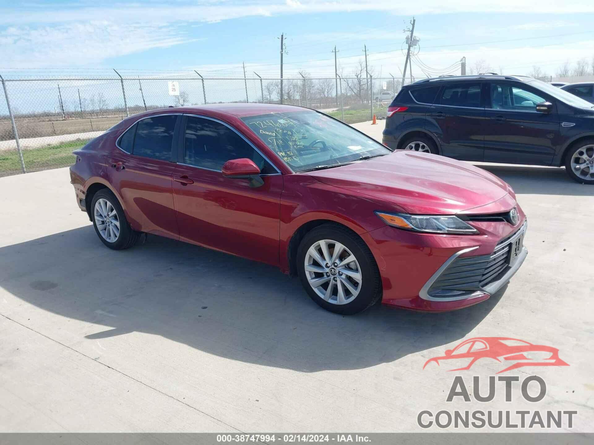 TOYOTA CAMRY 2022 - 4T1C11AK1NU058923