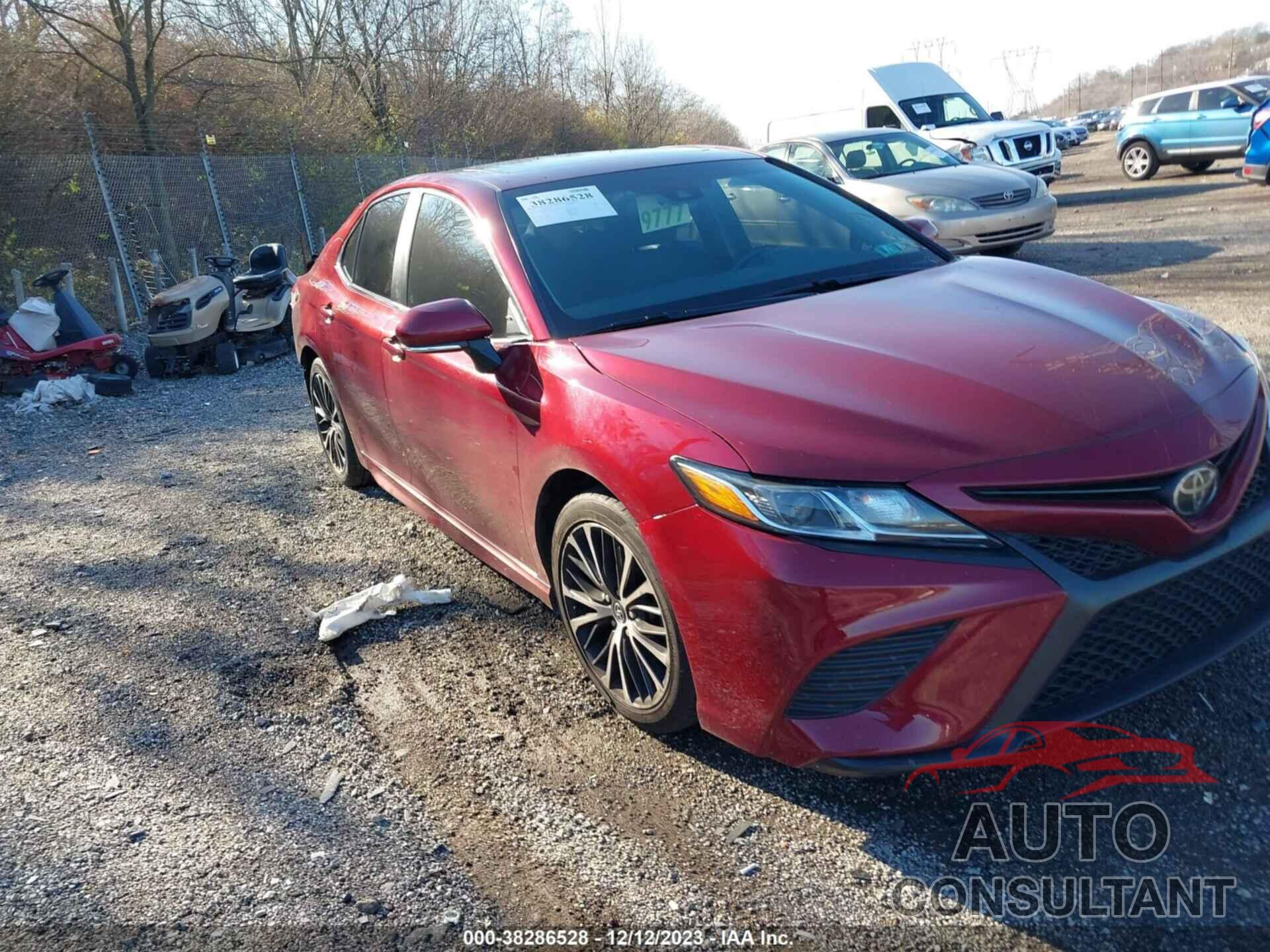 TOYOTA CAMRY 2018 - 4T1B11HKXJU581675