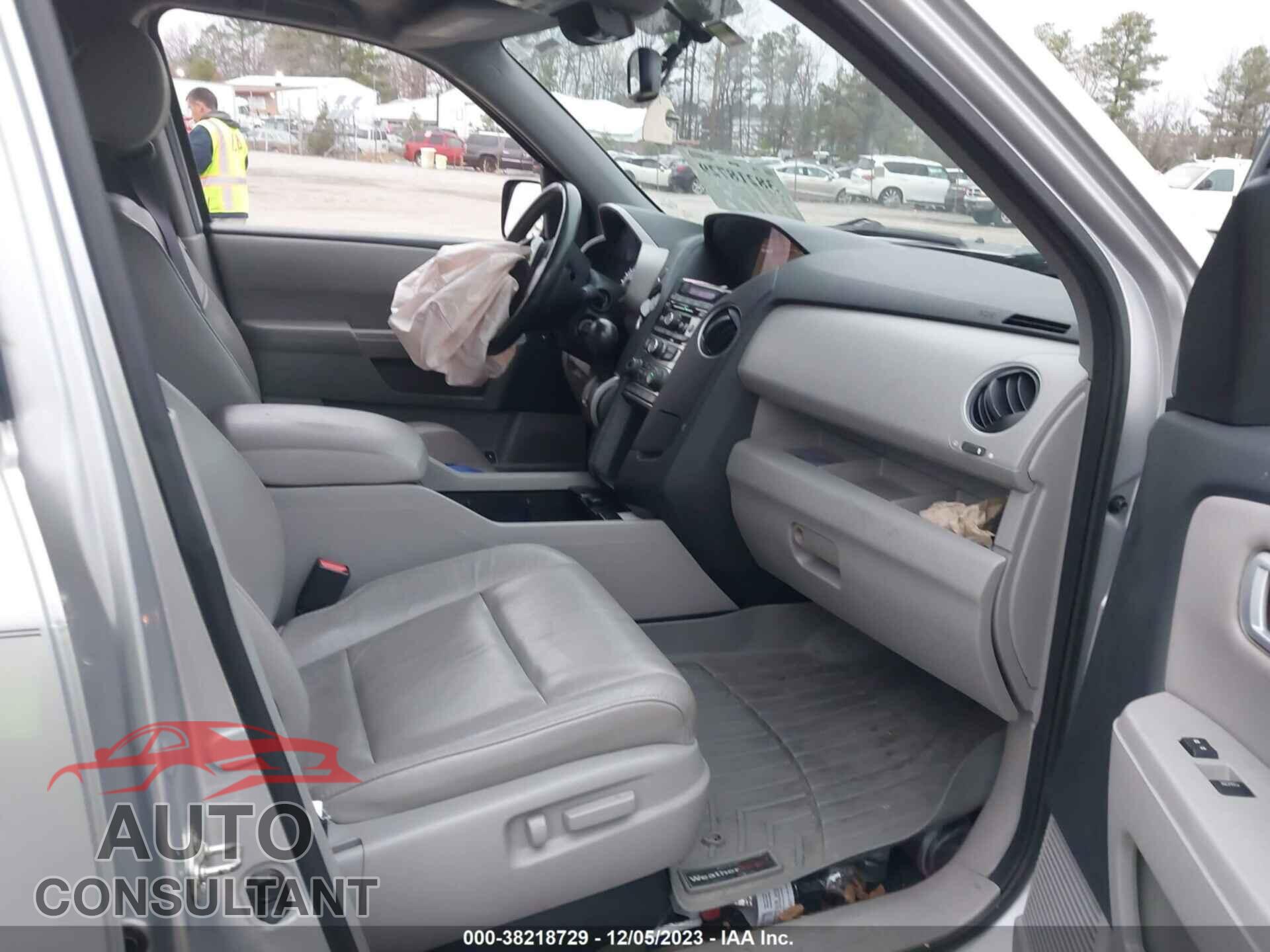 HONDA PILOT 2015 - 5FNYF3H55FB005403