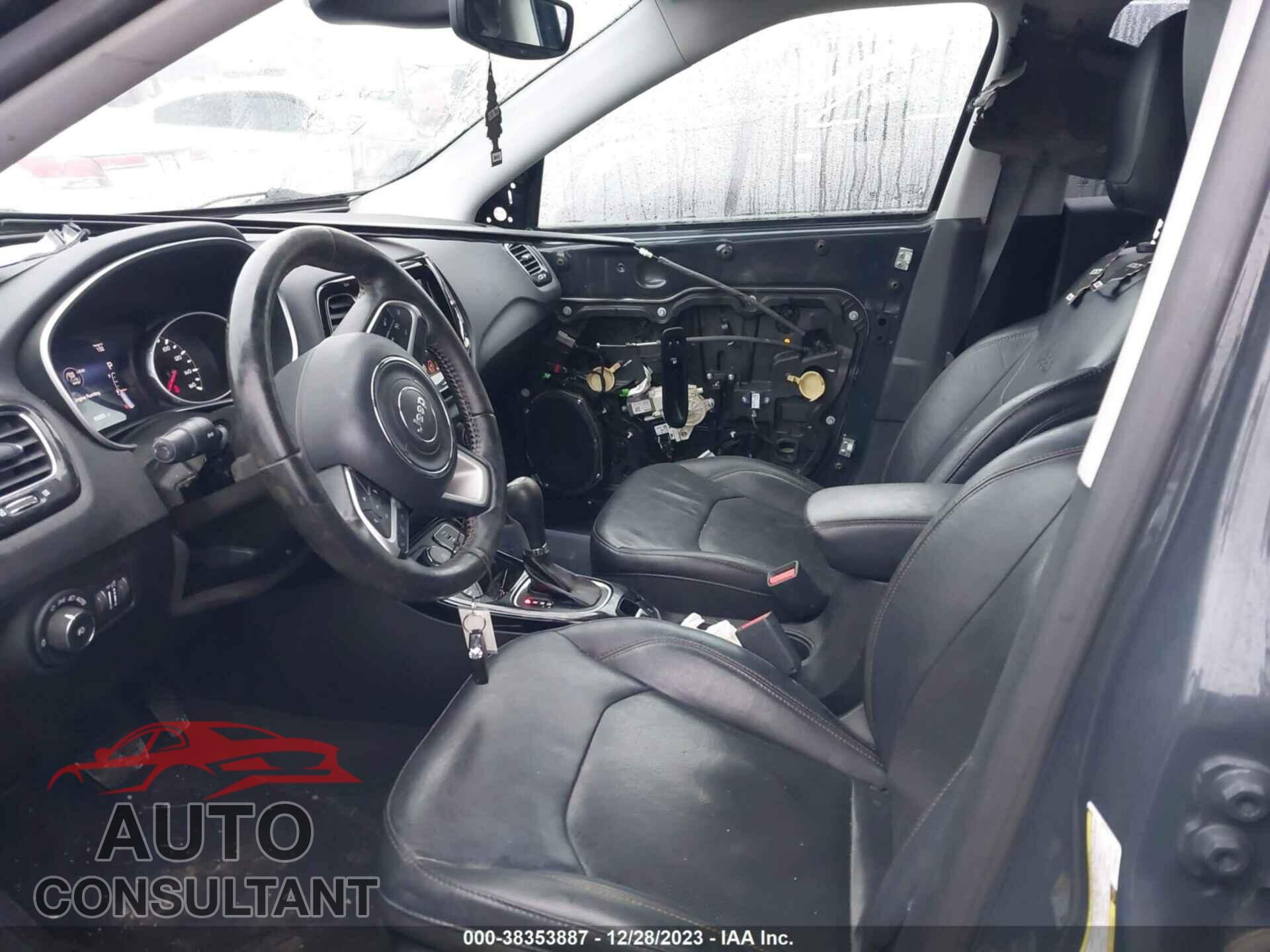 JEEP COMPASS 2018 - 3C4NJDCB2JT290575