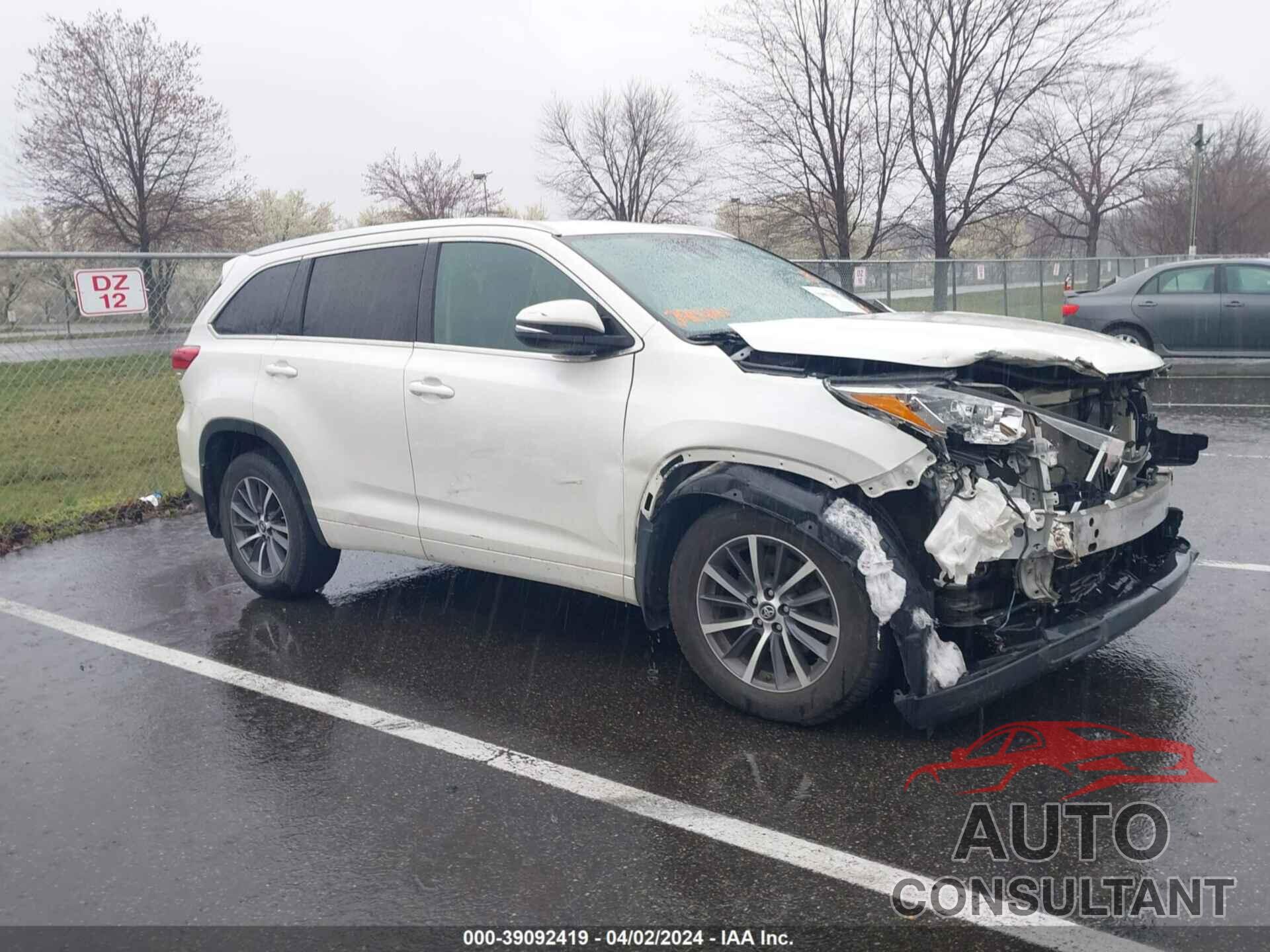 TOYOTA HIGHLANDER 2018 - 5TDKZRFH9JS532460