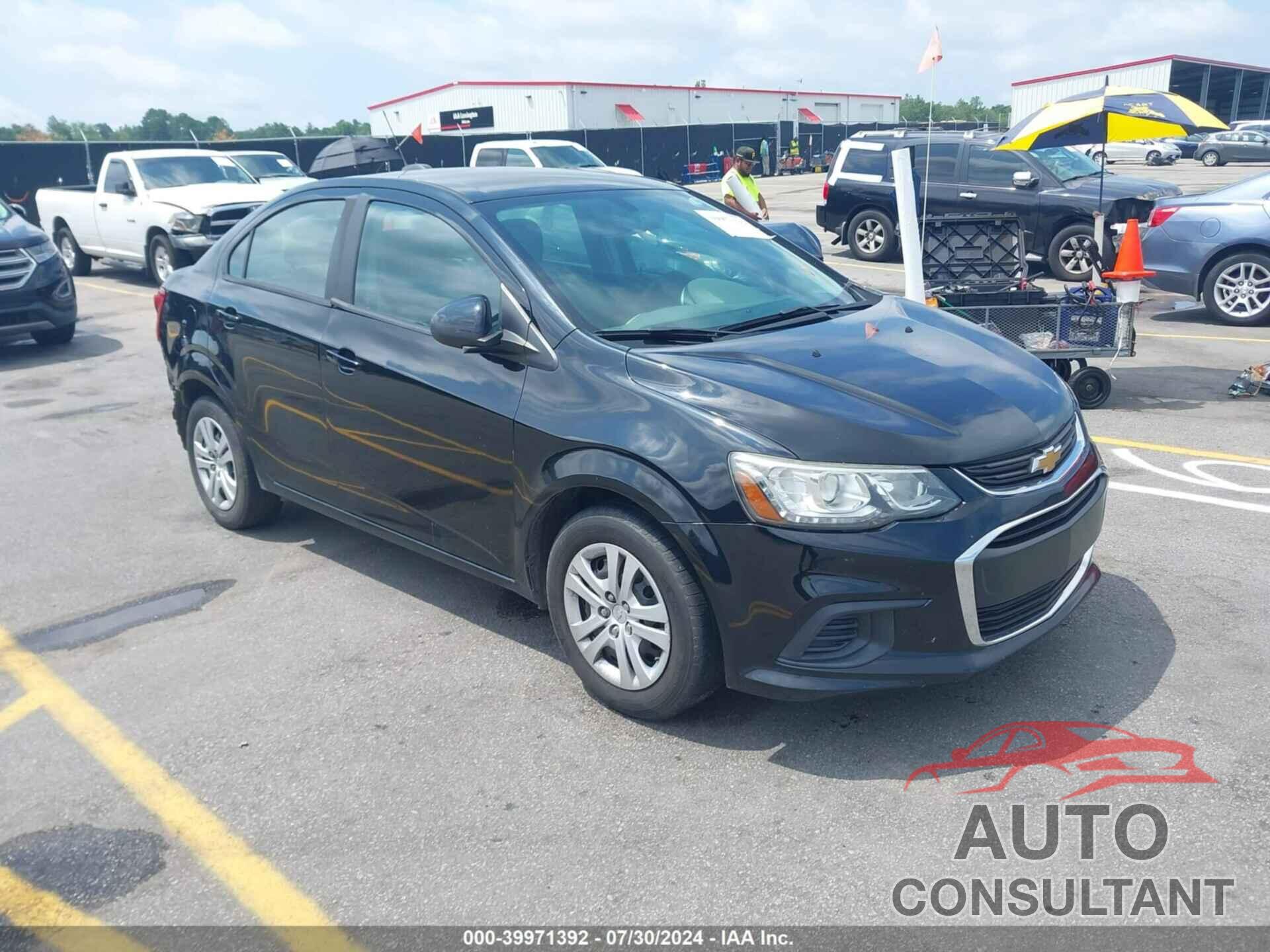 CHEVROLET SONIC 2017 - 1G1JB5SH1H4130106