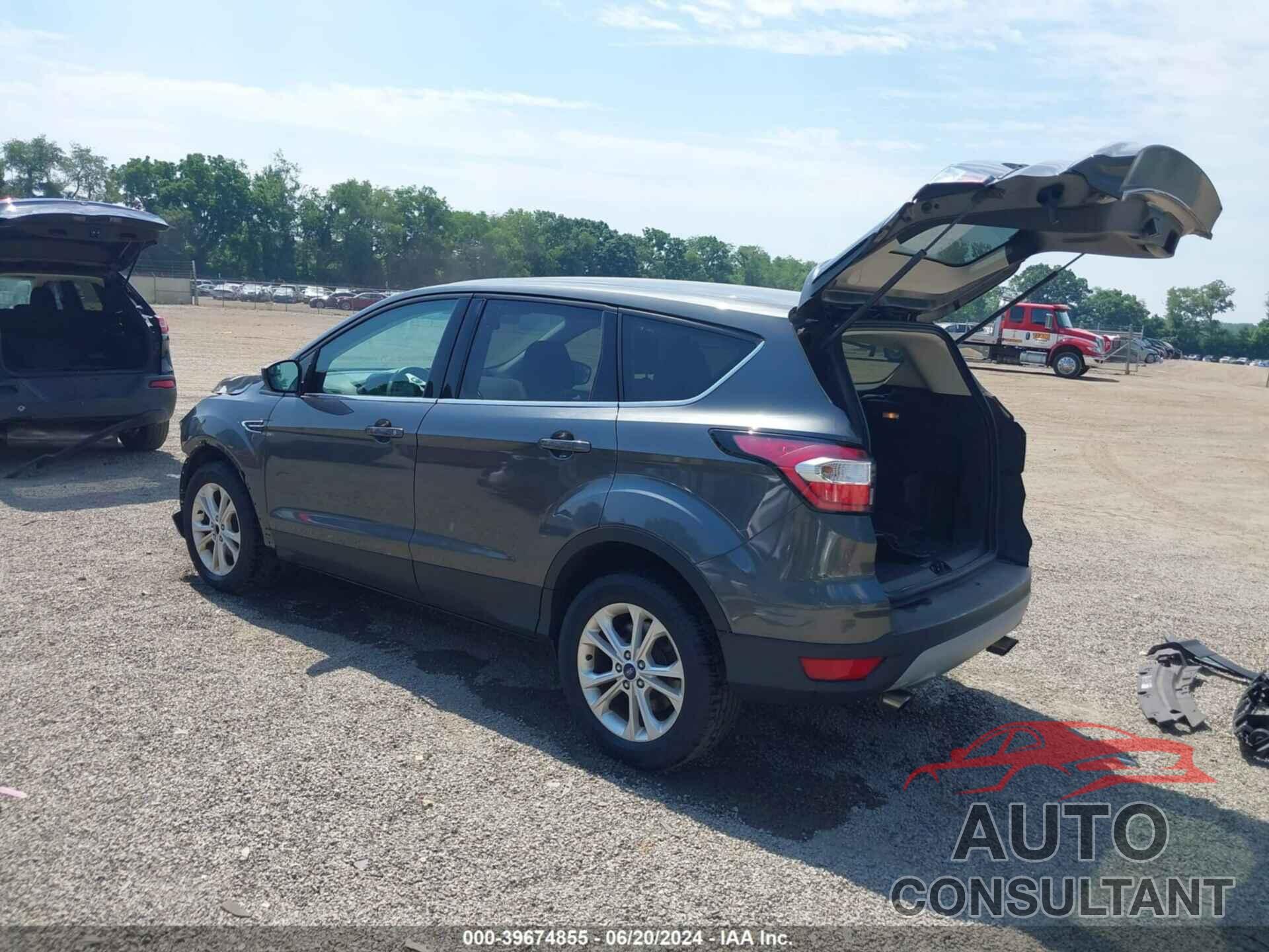 FORD ESCAPE 2017 - 1FMCU0GD2HUE67656