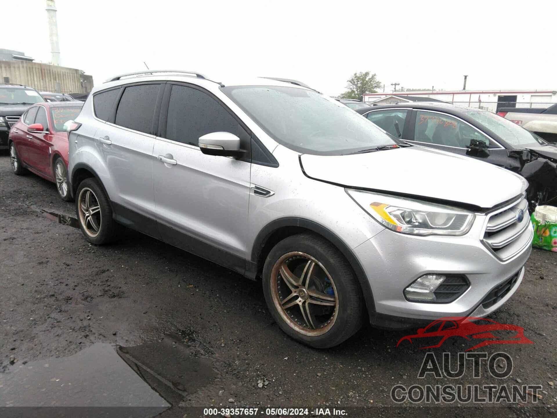 FORD ESCAPE 2017 - 1FMCU0J91HUA25570