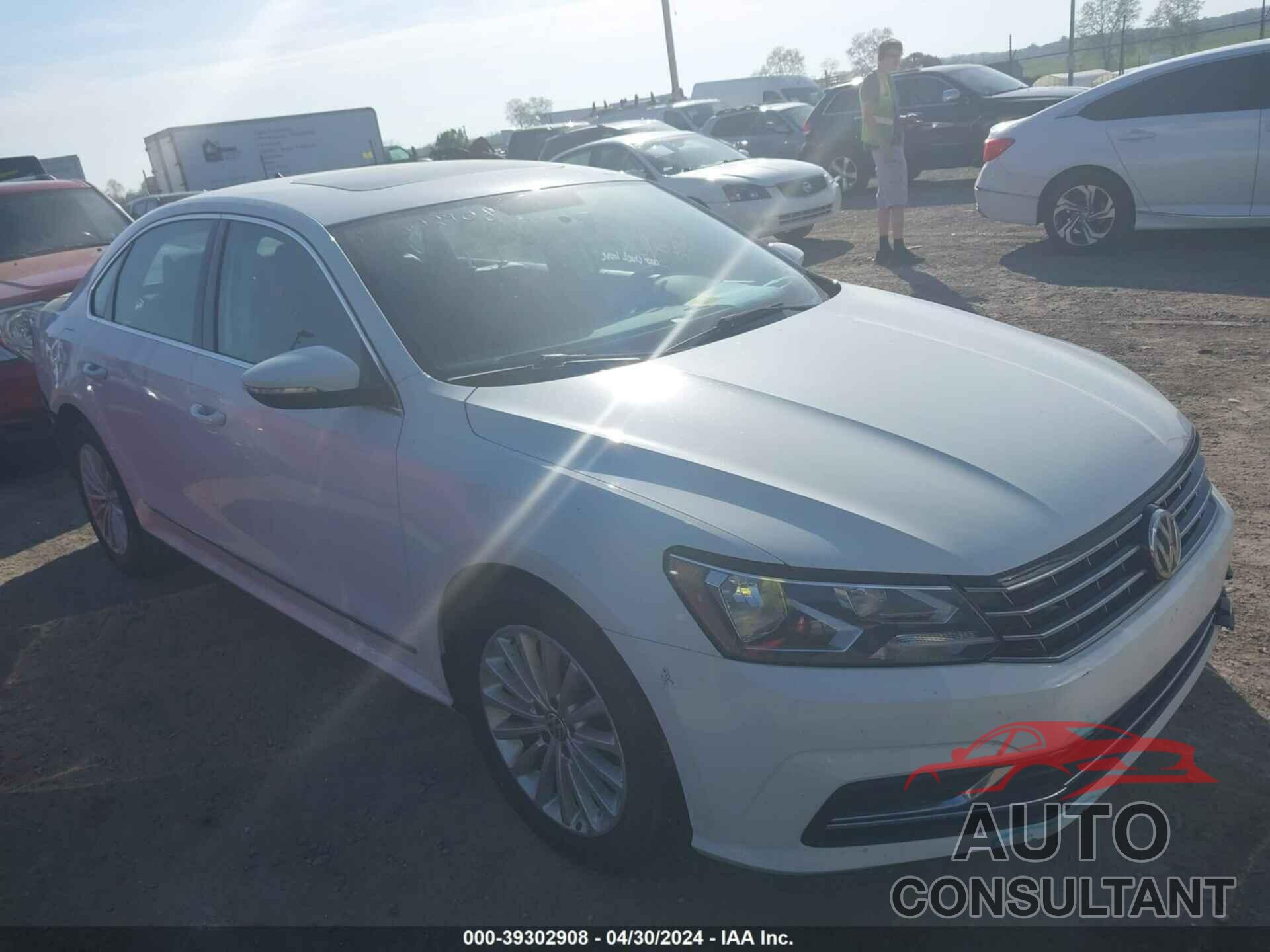 VOLKSWAGEN PASSAT 2017 - 1VWBT7A31HC002722