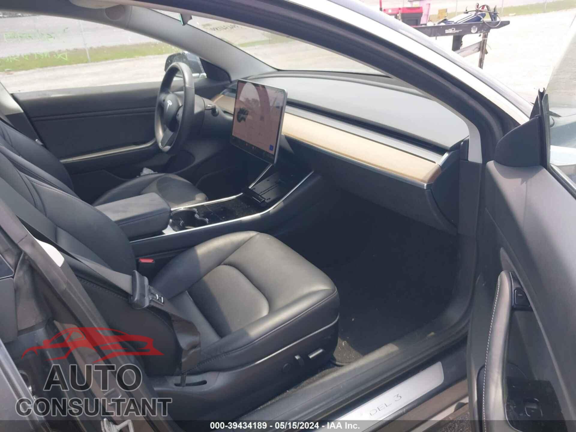 TESLA MODEL 3 2018 - 5YJ3E1EA1JF123718