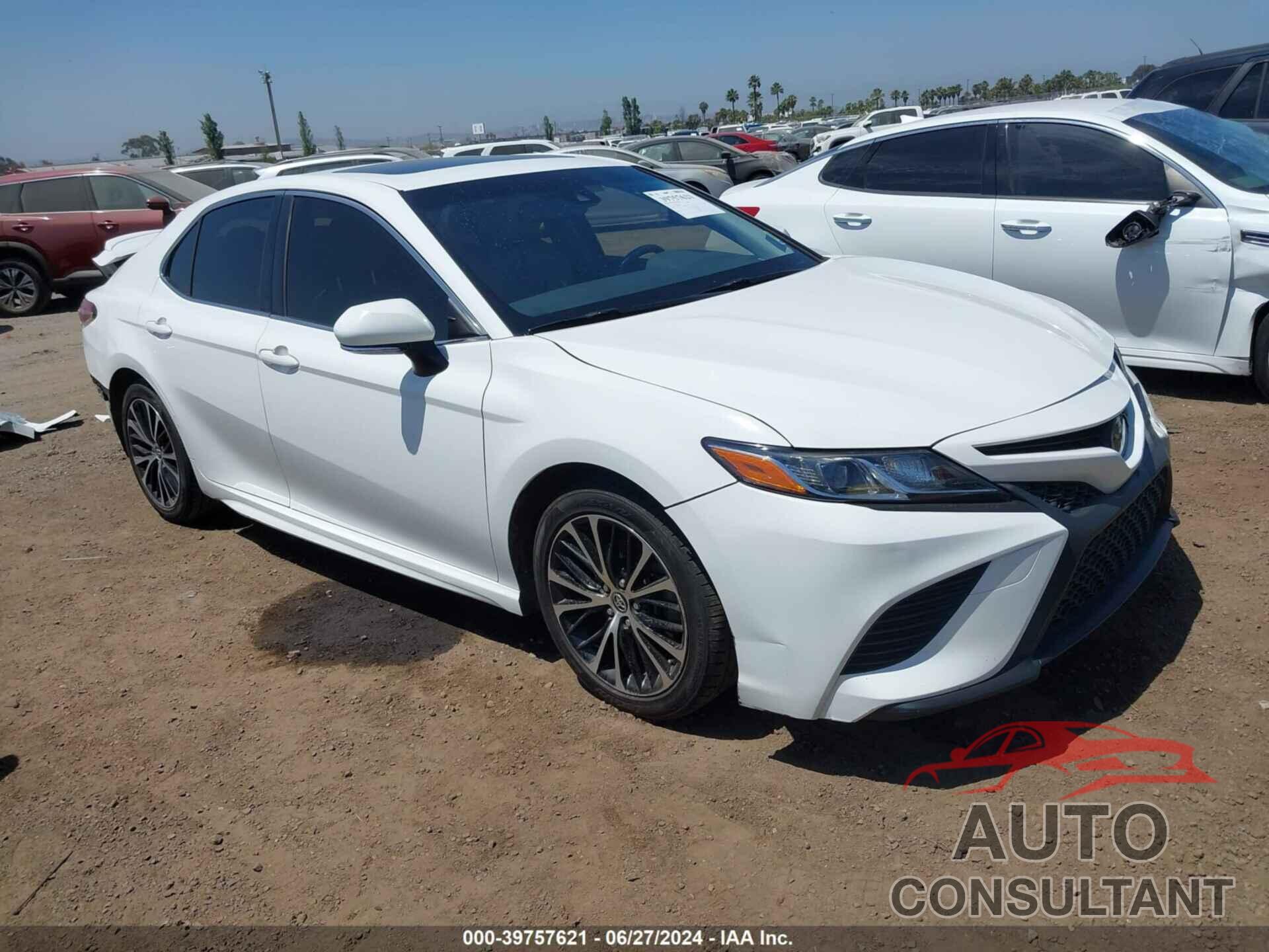 TOYOTA CAMRY 2018 - JTNB11HK5J3000427