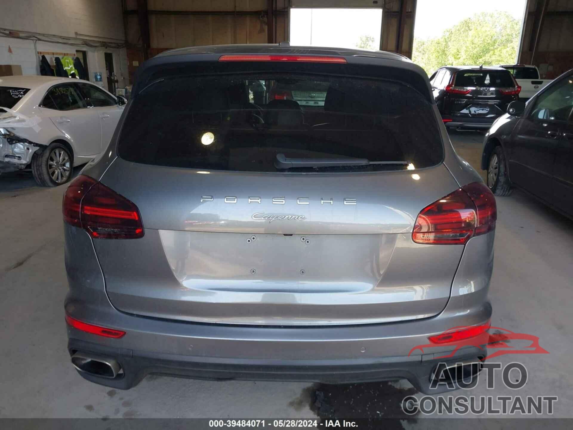 PORSCHE CAYENNE 2016 - WP1AA2A23GKA15781